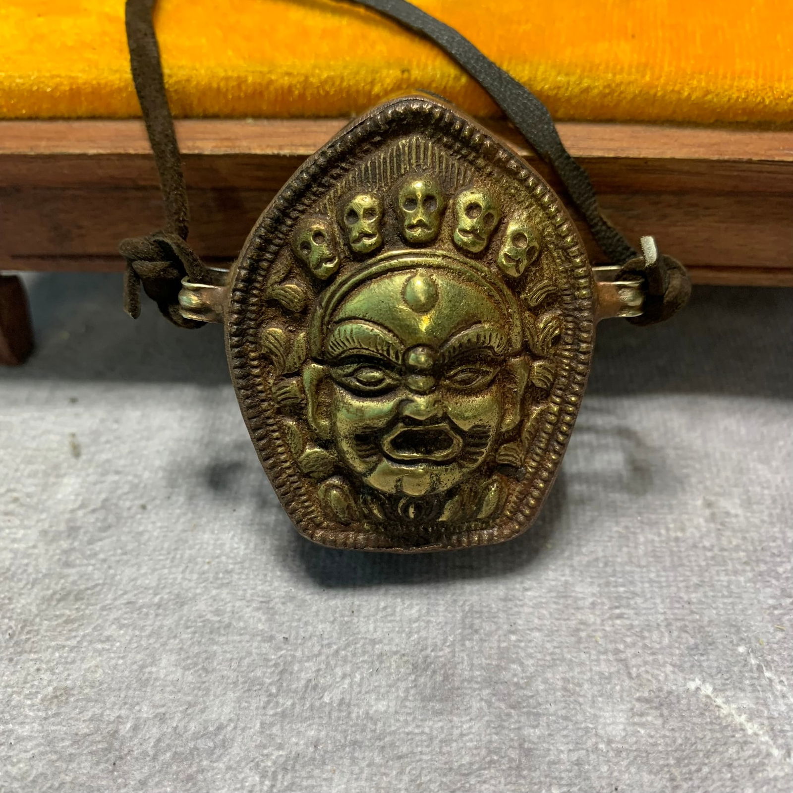A SMALL TIBETAN RITUAL GAWU PENDANT: Qing Dynasty; Long: 2.1 inch; Width: 2.2 inch; High: 0.9 inch;