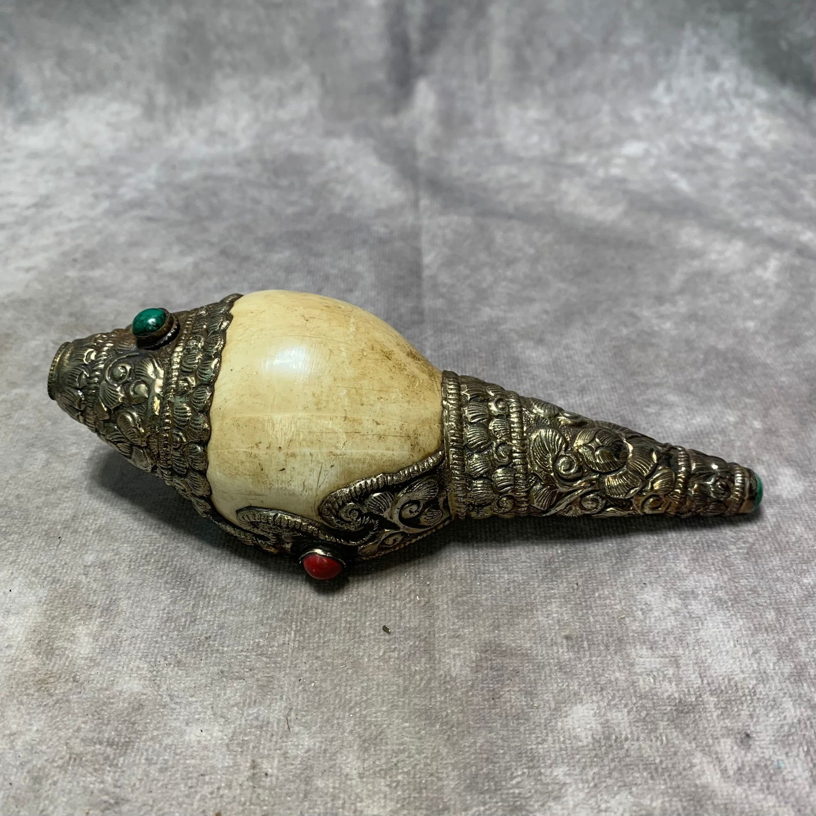 TIBETAN BUDDHIST SILVER AND GEM-INLAID CONCH: Qing Dynasty; Long: 6.8 inch; Width: 2.3 inch; High: 2.1 inch