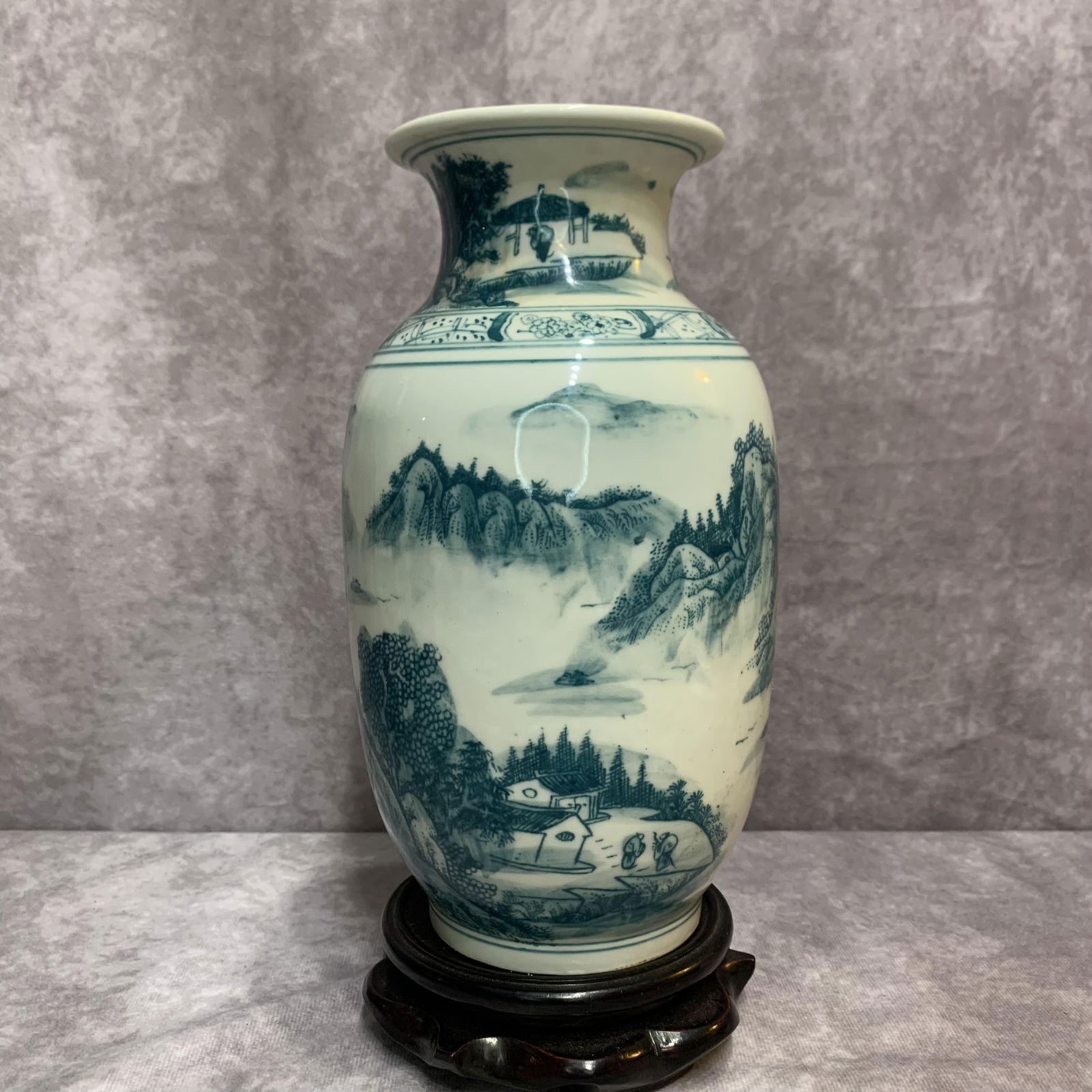 A FINELY LANDSCAPING PATTERN PORCELAIN VASE - 2