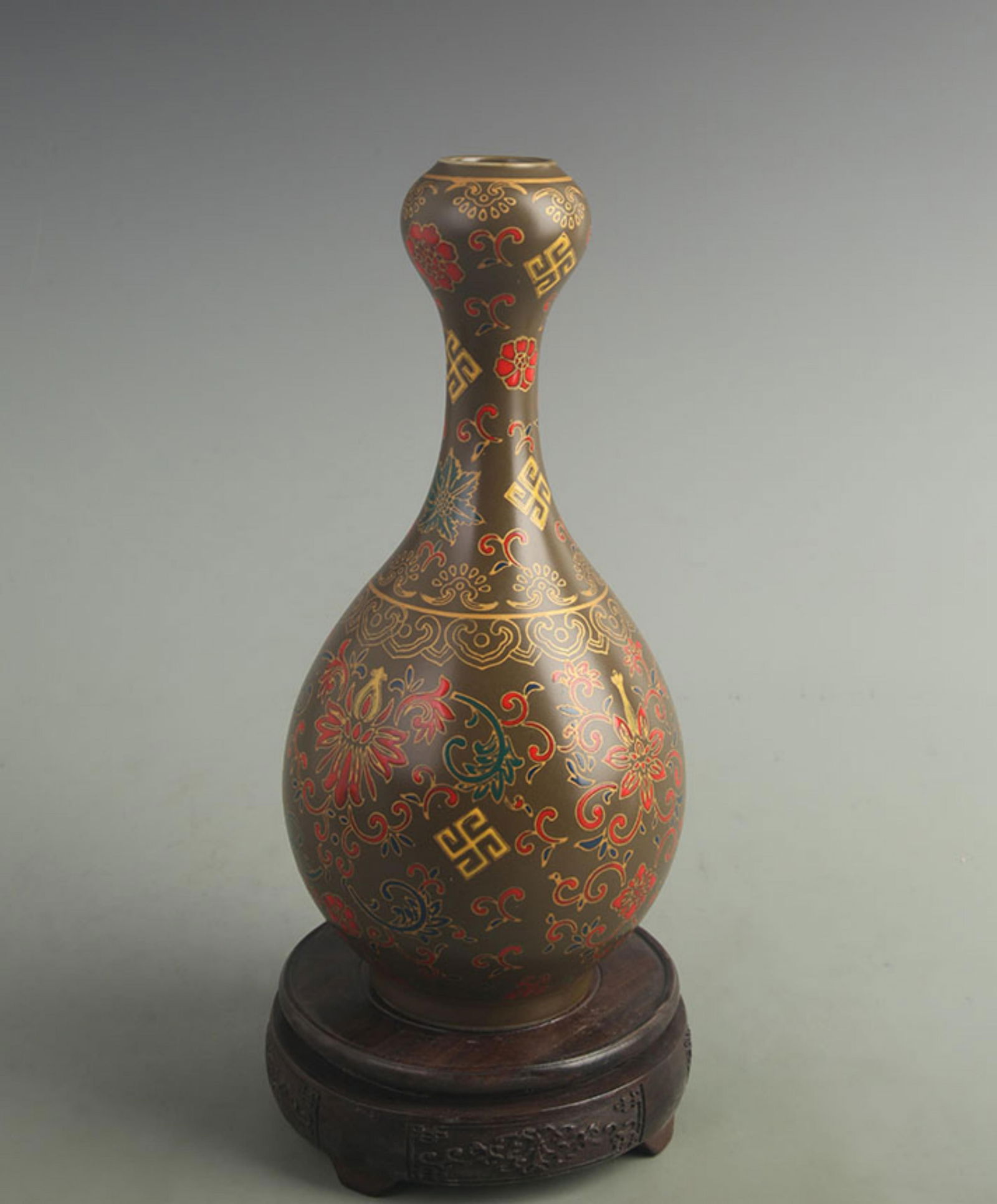TEA-LEAF GLAZED MOCHA-COLORED GARLIC-HEAD STYLE PORCELAIN VASE: Qing Dynasty Yong Zheng Period; High: 10.5 inch; Width: 5.00 inch