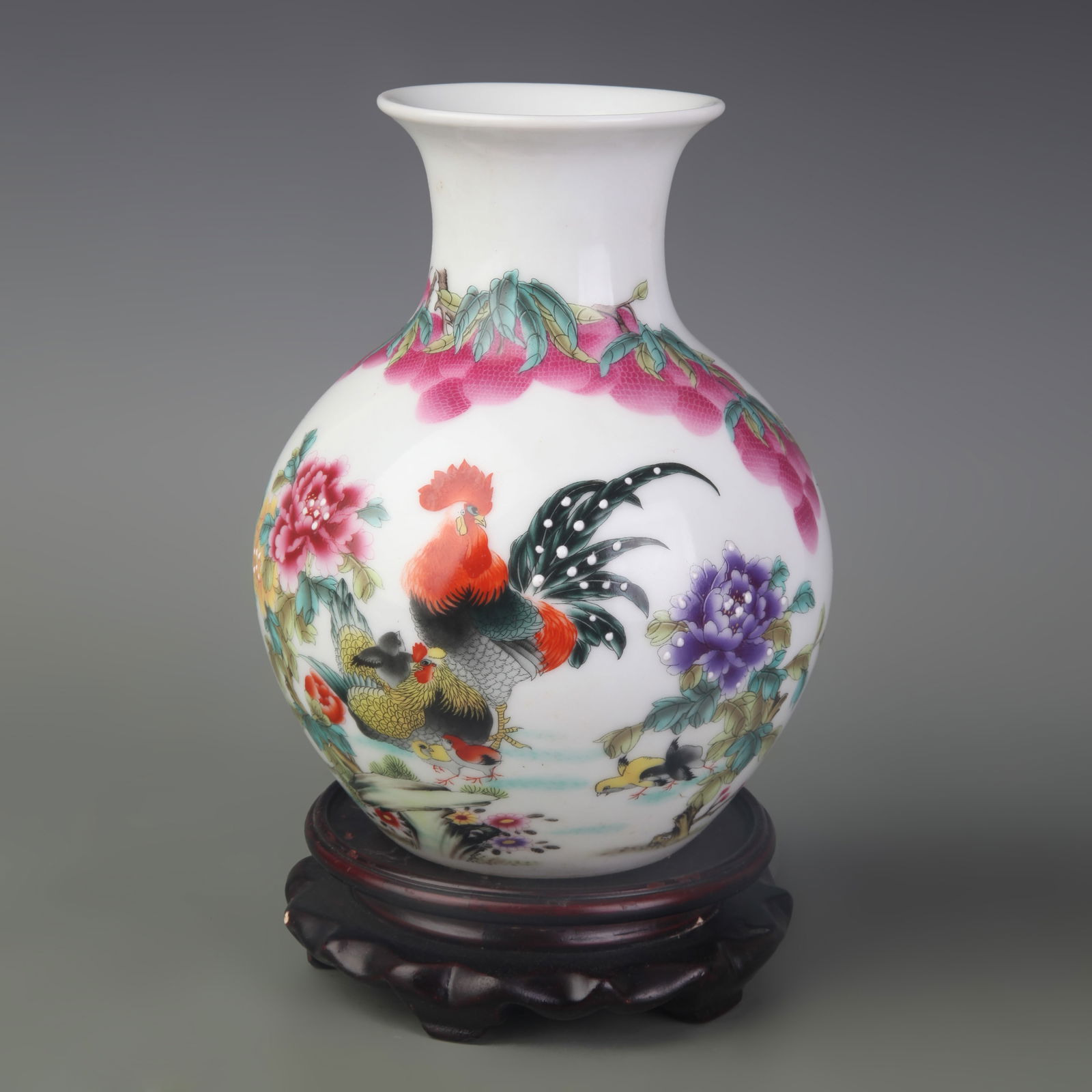 A FINE FAMILLE ROSE FLORAL AND BIRD PATTERN ZUN STYLE PORCELAIN VASE (1 of 5)