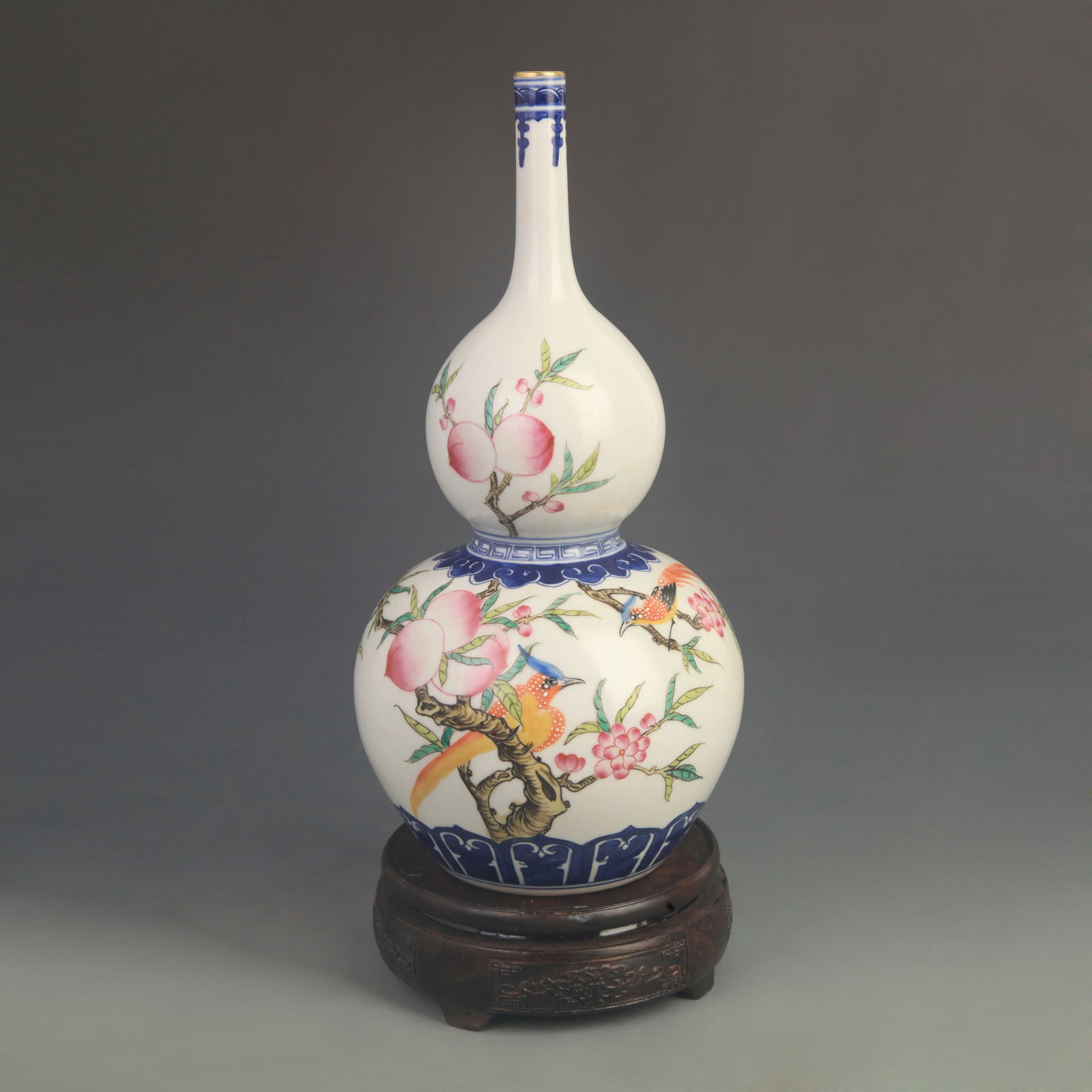 FAMILLE ROSE “FU SHOU?? PATTERN LONG-NECK DOUBLE-GOURD PORCELAIN VASE: Qing Dynasty Qian Long Period; High: 12.0 inch; Diameter: 5.50 inch