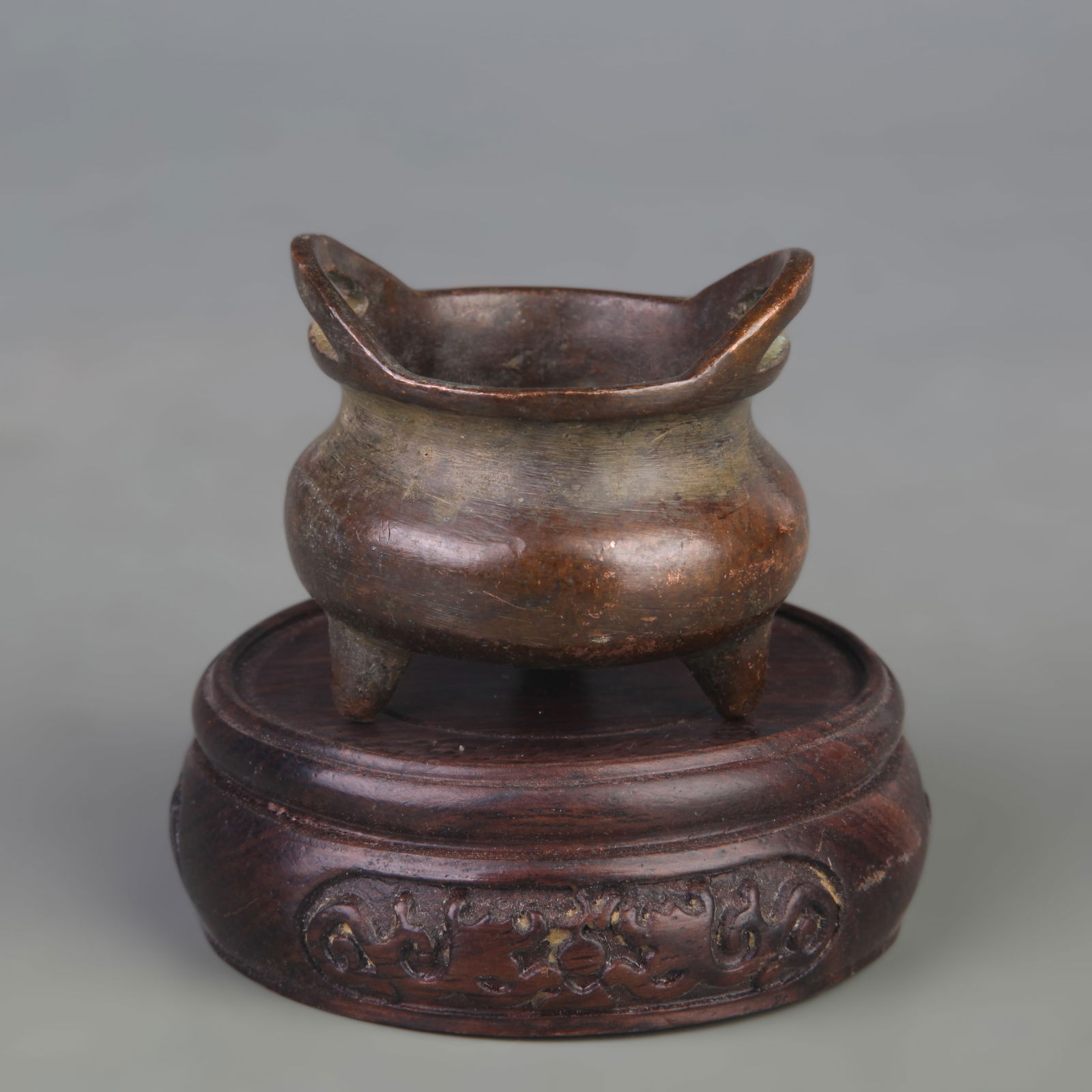A SMALL BRIDGE-HANDLE TRIPOD BRONZE INCENSE BURNER: Qing Dynasty; Width: 2.0 inch; High: 1.8 inch