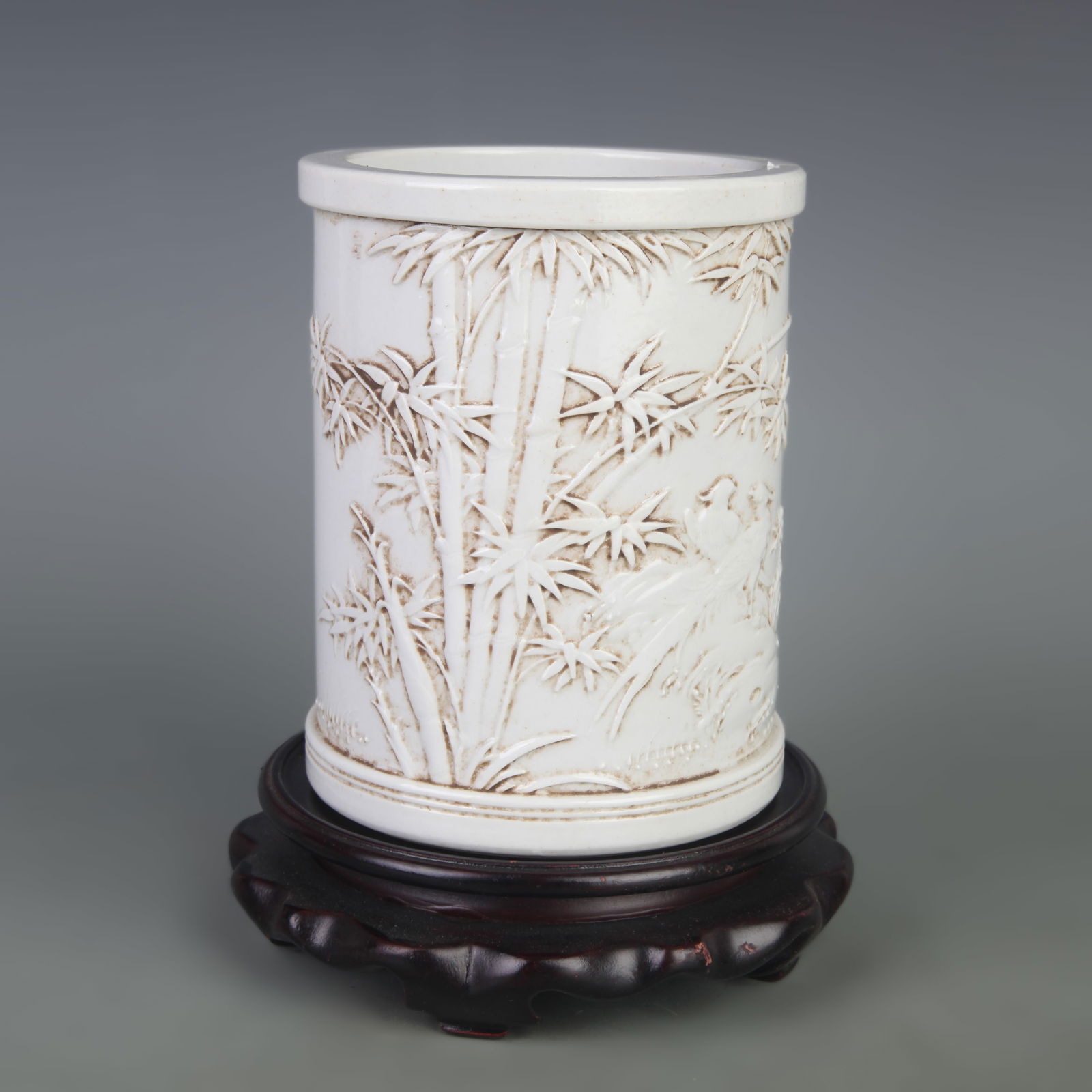 A FINE DEHUA KILN WHITE PORCELAIN CARVED BIRD BRUSH POT: Qing Dynasty; Wang B inchg Rong Mark; Diameter: 4.3 inch; High: 5.5 inch
