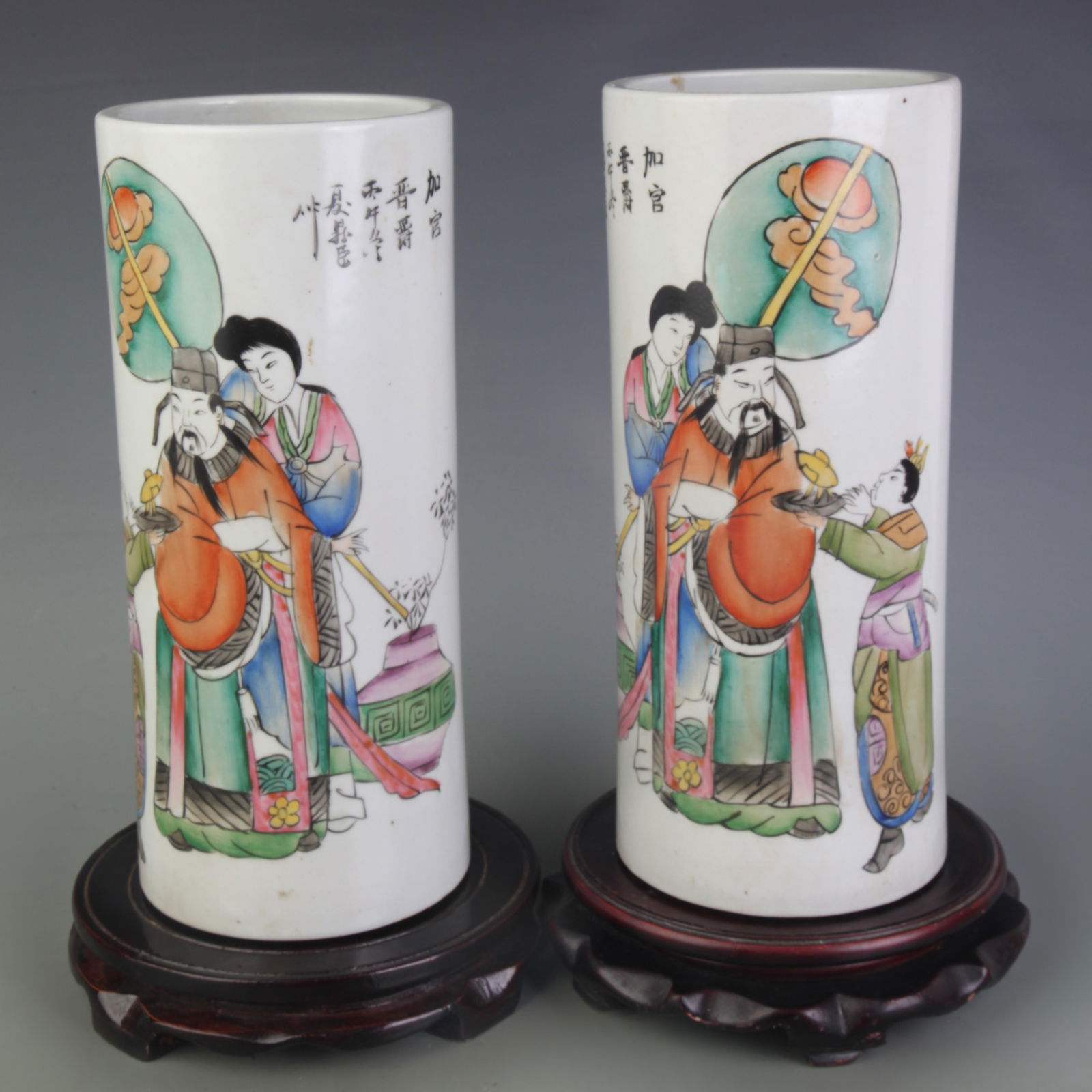 FAMILLE ROSE FIGURE PATTERN PORCELAIN HAT TUBE (PAIR): Republic Period; Diameter: 4.6 inch; High: 10.6 inch