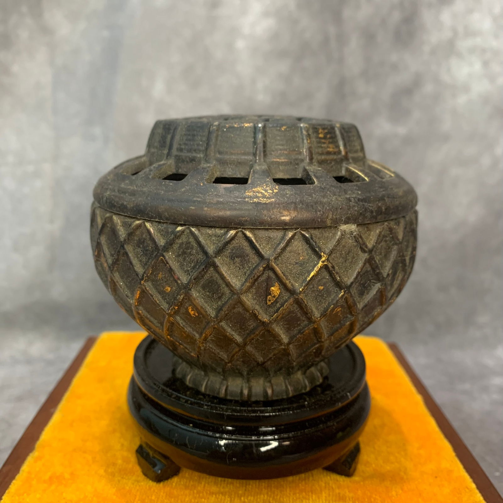 A FINE BRONZE NET PATTERN BRONZE CENSER - 6