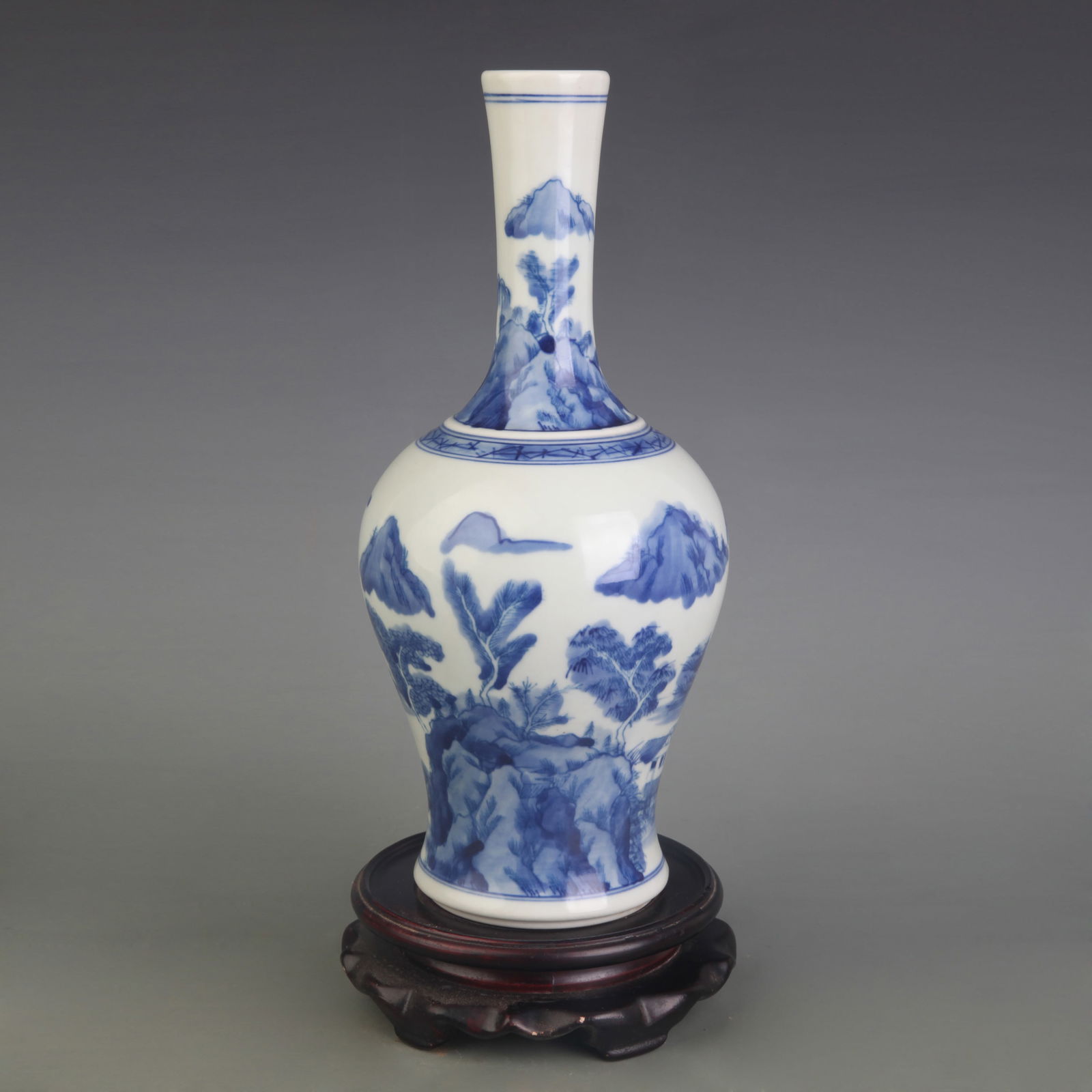 BLUE AND WHITE FIGURAL PATTERN PORCELAIN VASE: Qing Dynasty; Kang Xi Period; Diameter: 3.2 inch; High: 10.5 inch