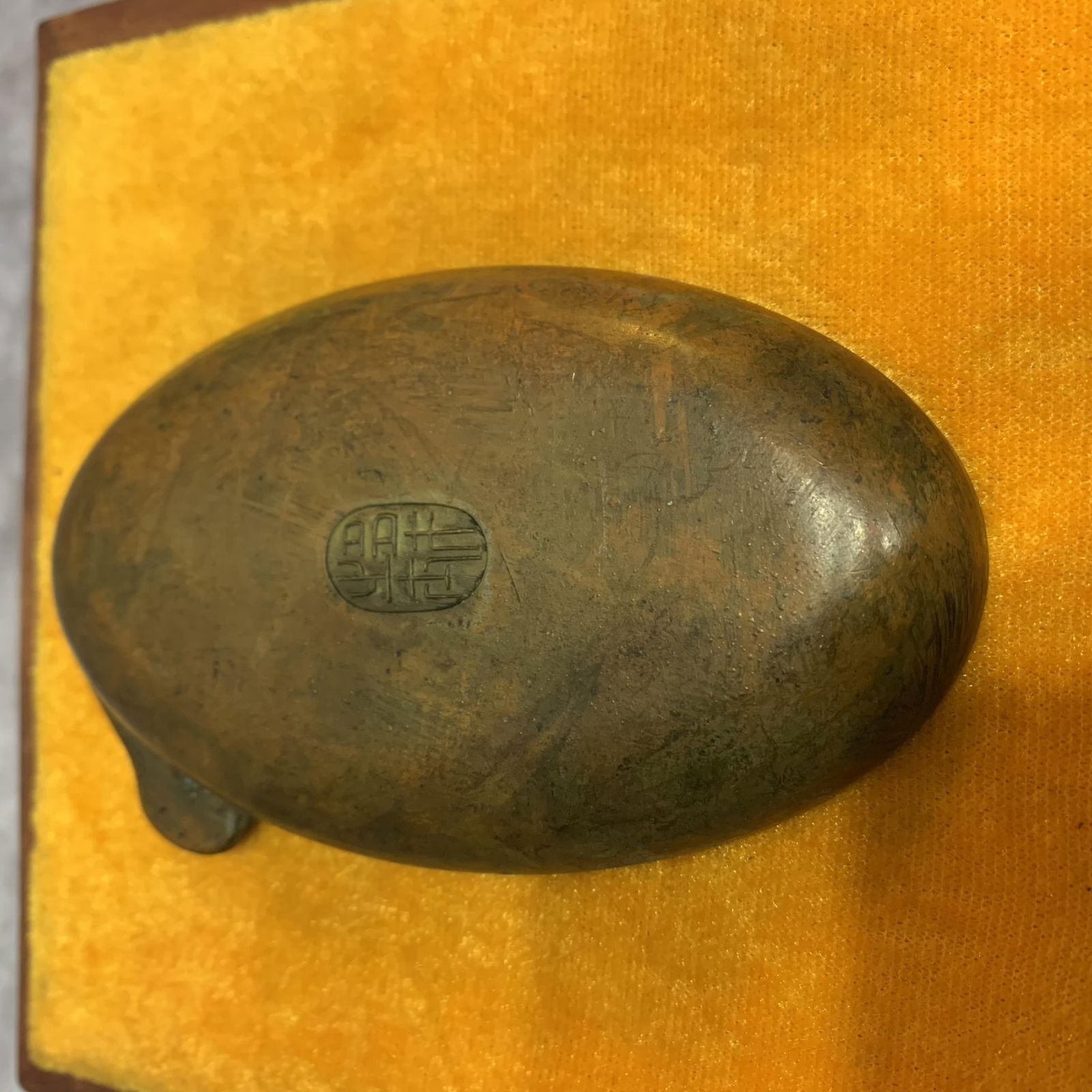 A FINE SMALL BRONZE PLATE - 3