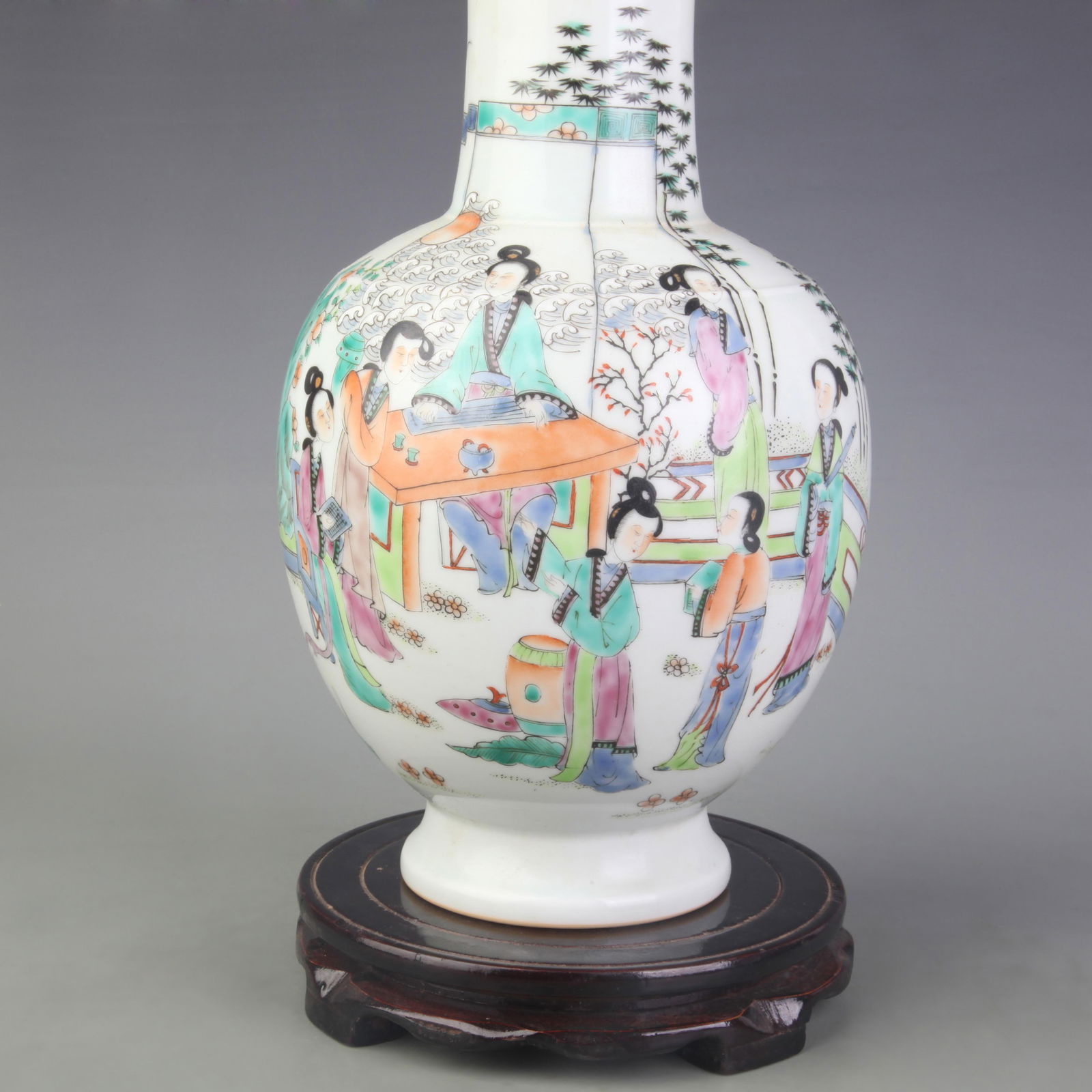 A FINE COLORED PAINTED FIGURE PATTERN APPRECIATION VASE - 3
