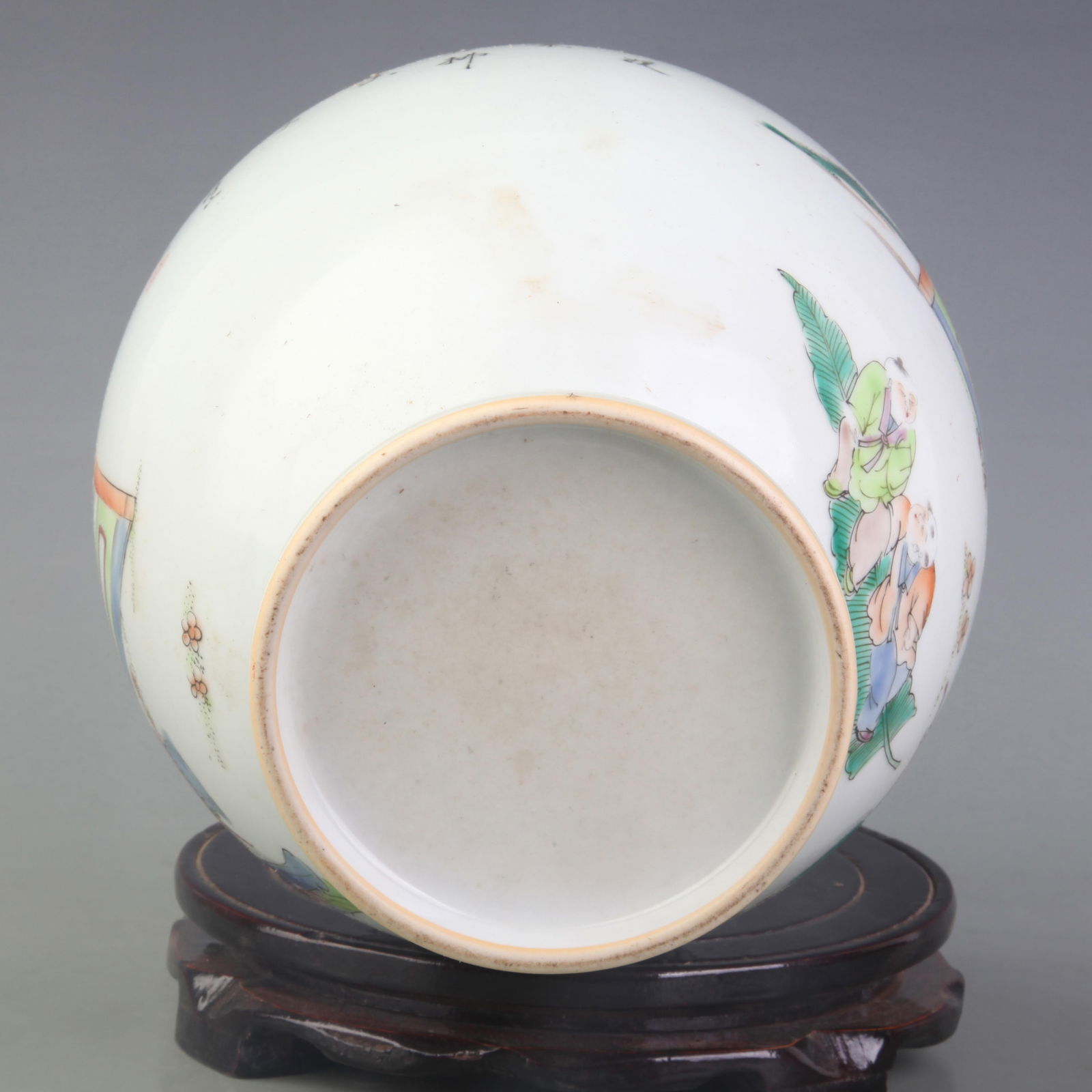 A FINE COLORED PAINTED FIGURE PATTERN APPRECIATION VASE - 5