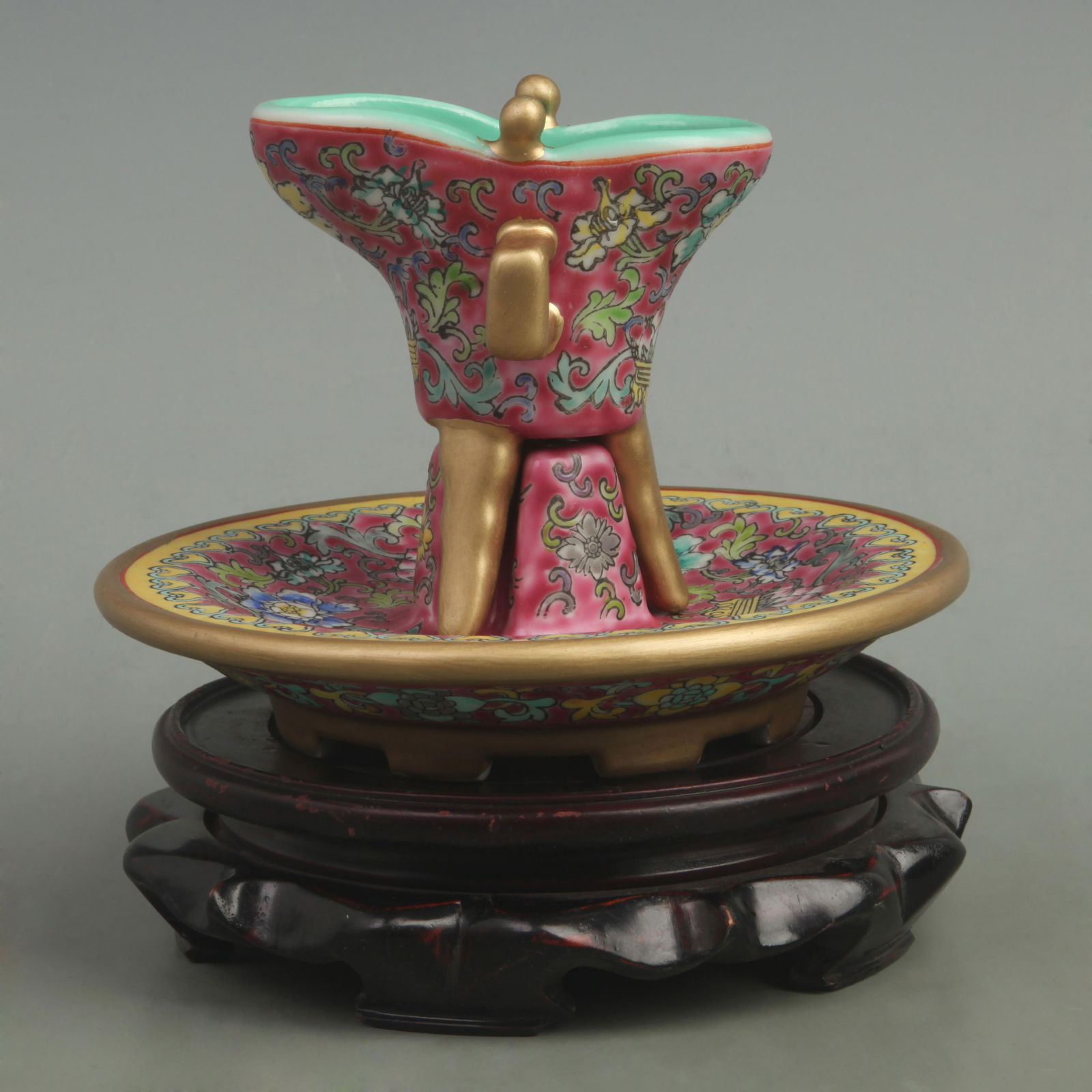 RARE FAMILLE ROSE RED COLOR GLAZED PORCELAIN WINE CUP: Qing Dynasty Yong Zheng Period; High: 5.5 inch; Diameter: 4 inch;