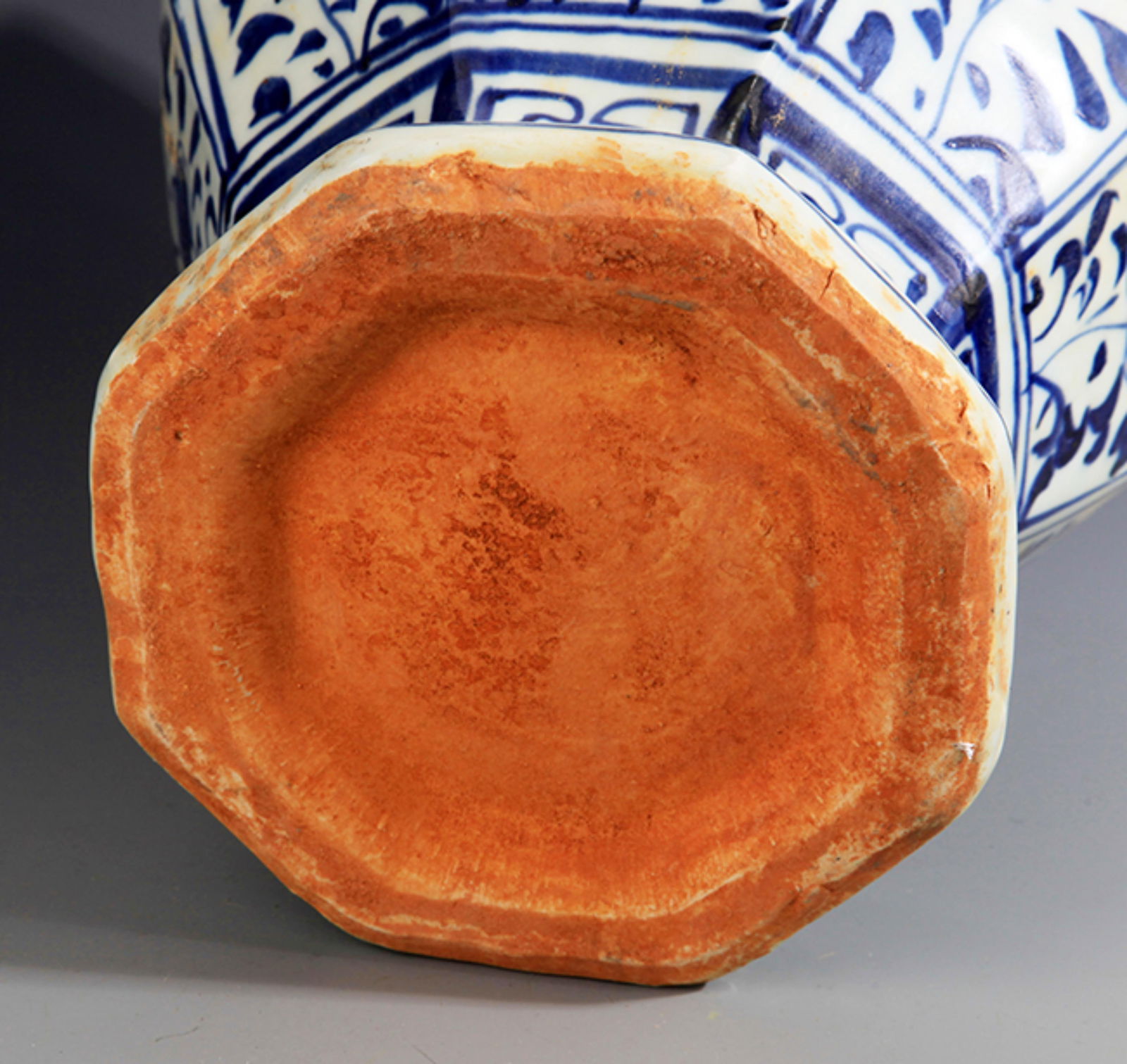 A FINE BLUE AND WHITE FLOWER PATTERN VASE - 7