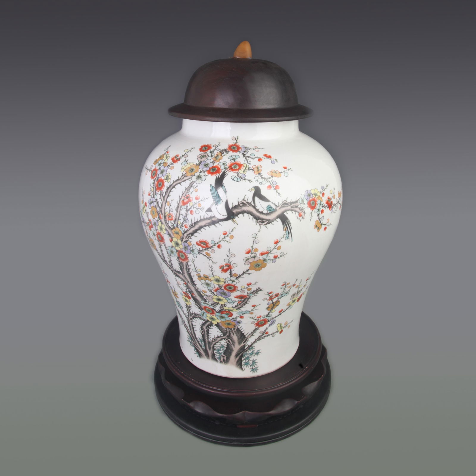 RARE FAMILLE ROSE FLOWER AND BIRD PATTERN PORCELAIN VASE: Qing Dynasty; Diameter: 10.5 inch; High: 19.5 inch;