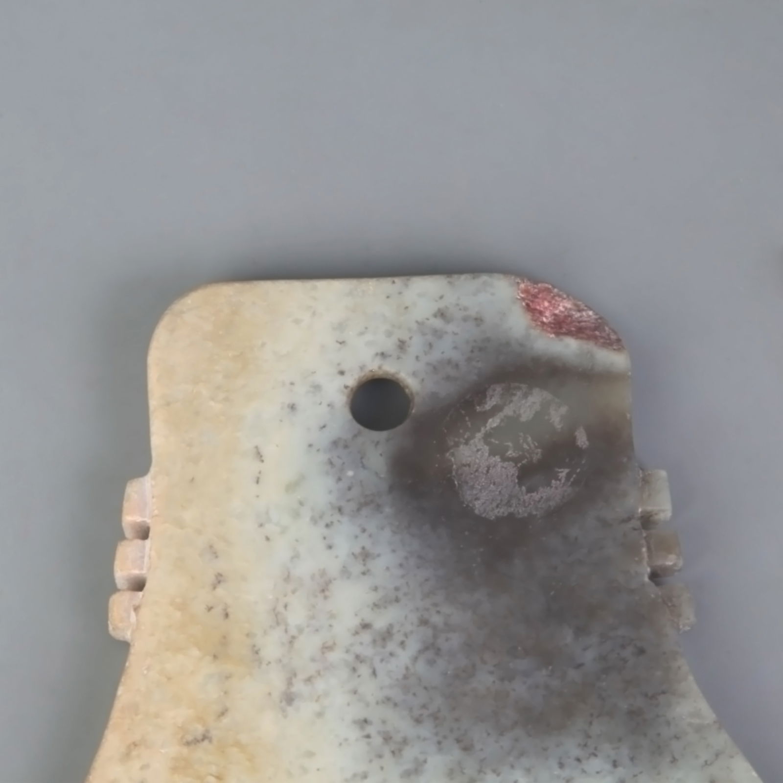 AN ANTIQUE JADE MADE AXE - 2