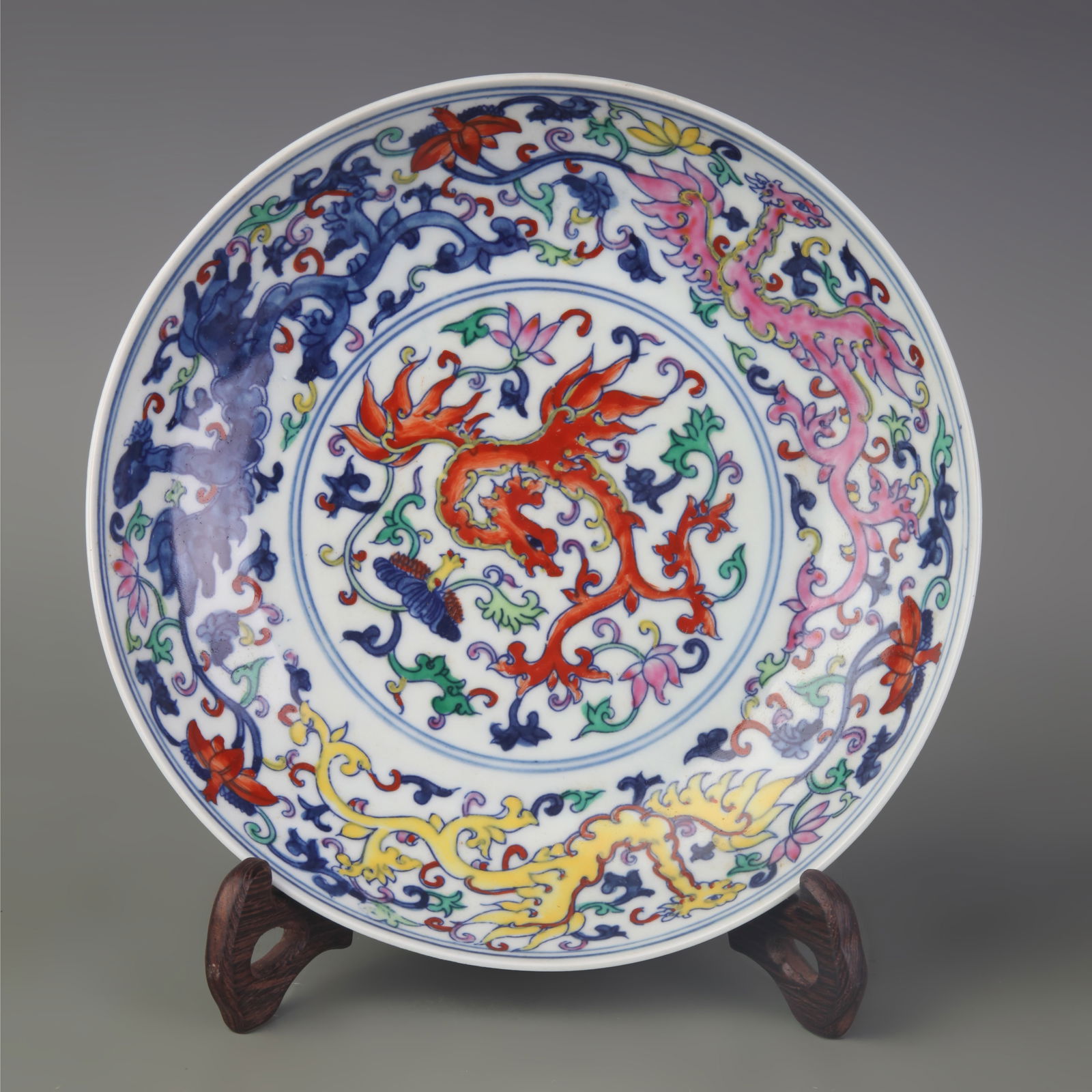 DOU CAI COLOR DRAGON PATTERN PORCELAIN DISH: Qing Dynasty Yong Zheng Period; Diameter: 7.8 inch