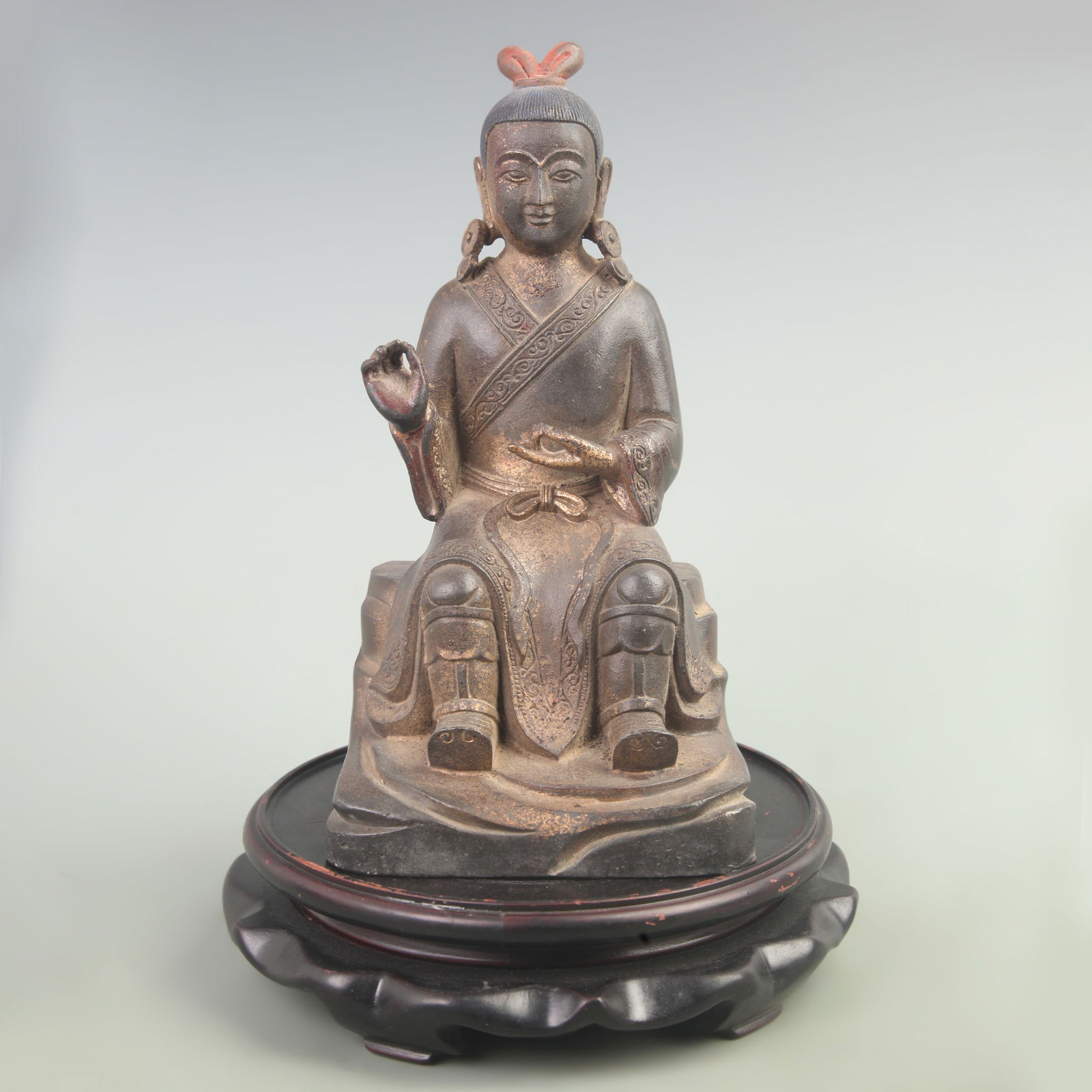 RARE GILT BRONZE OFFICIAL FIGURE: Qing Dynasty; High: 9.2 inch; Width: 4.6 inch; Long: 4.8 inch;