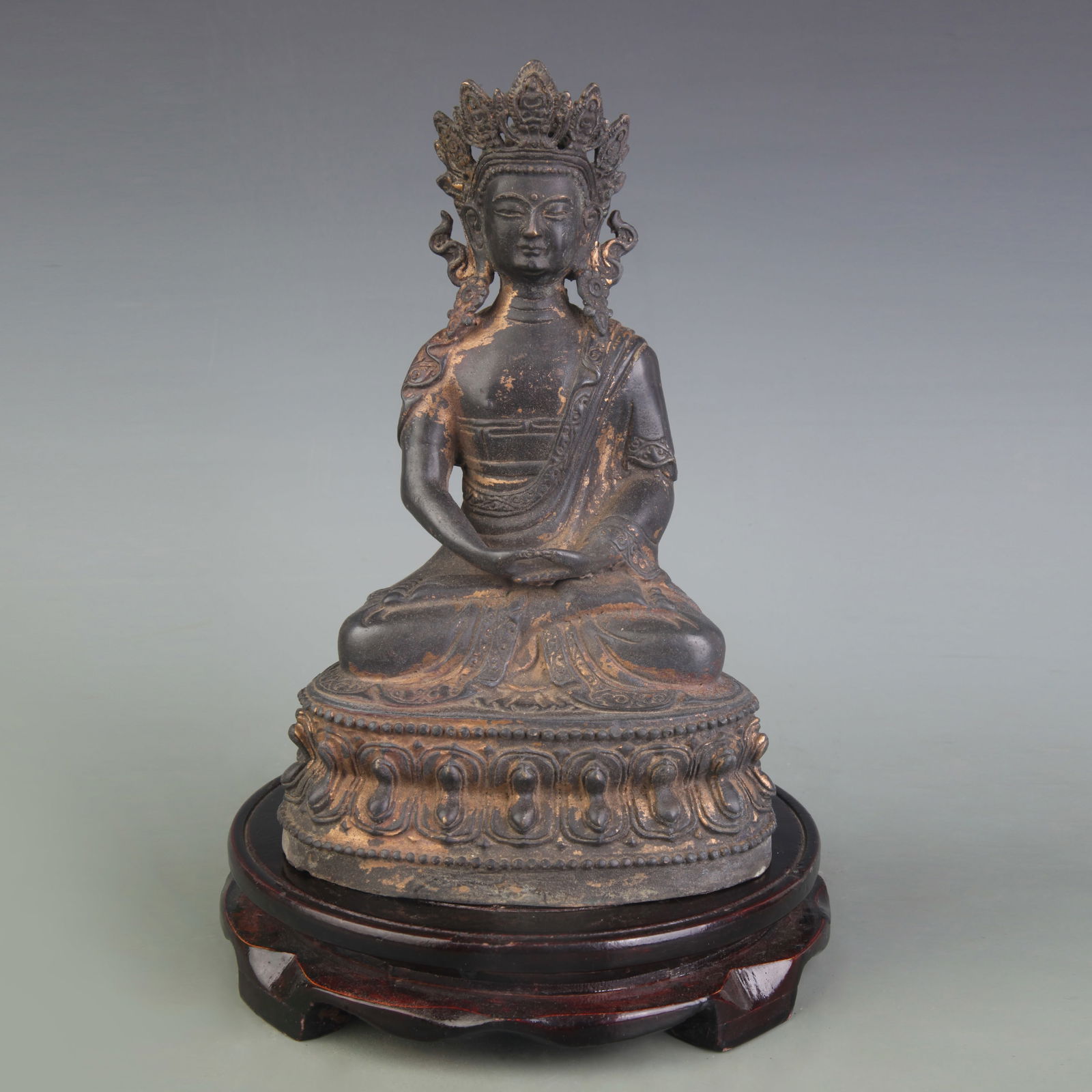 A FINE BRONZE BUDDHA FIGURE: Qing Dynasty; High: 8.5 inch