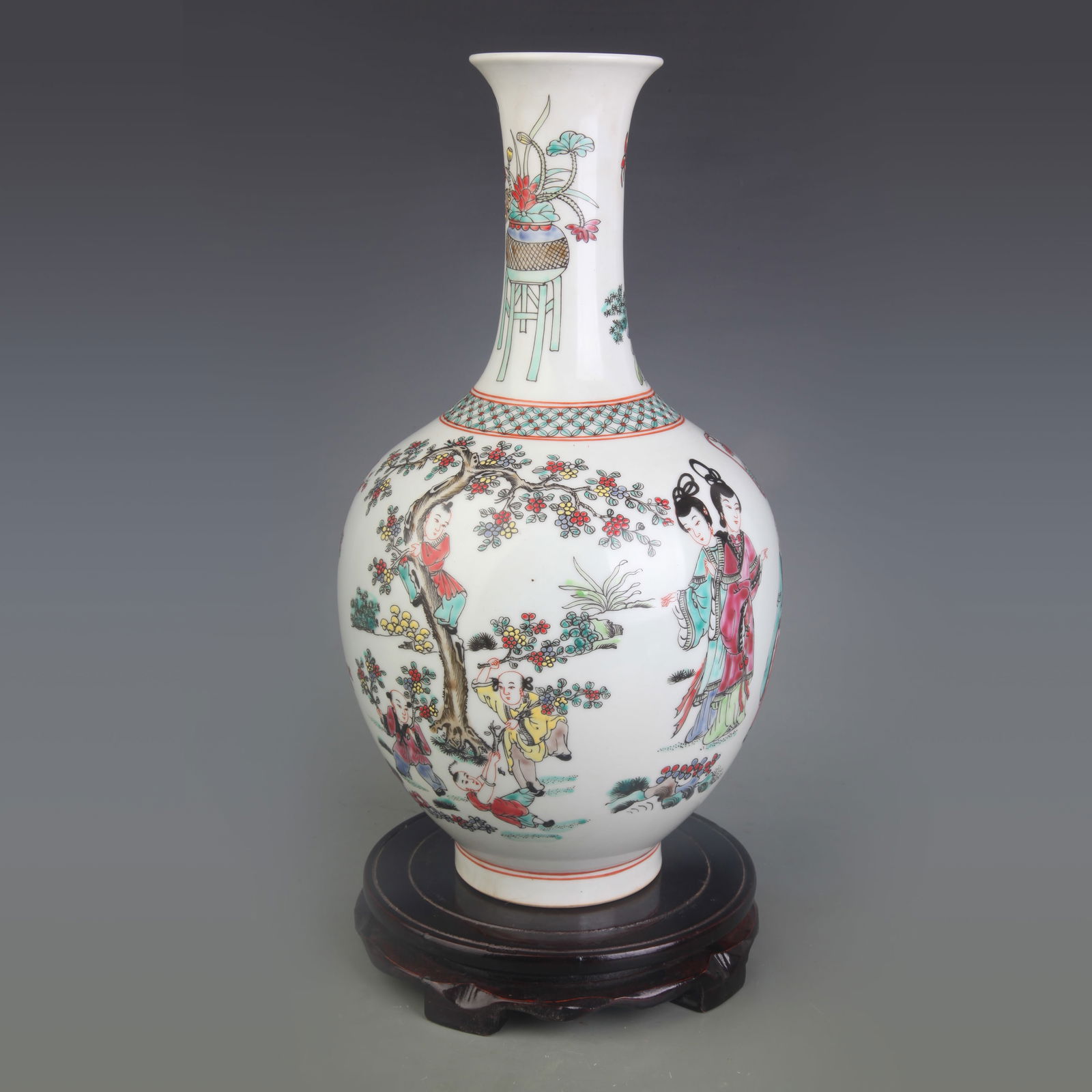 A FINE FAMILLE ROSE FIGURAL PATTERN PORCELAIN VASE: Qing Dynasty Yong Zheng Period; Diameter: 3.0 inch; High: 13.4 inch