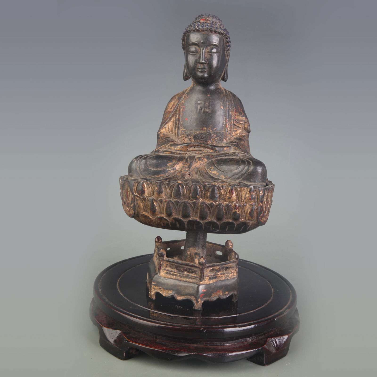 A FINE GILT BRONZE SHAKYAMUNI BUDDHA FIGURE: Qing Dynasty; Width: 4.9 inch; High: 9.0 inch