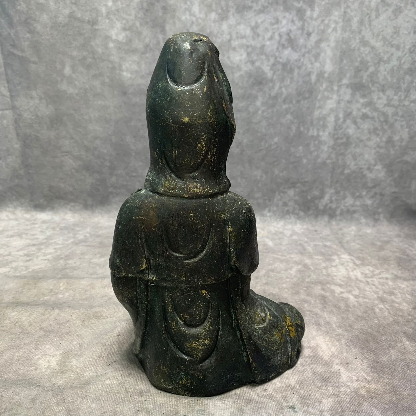 A FINE BRONZE GUANYIN STATUE - 4