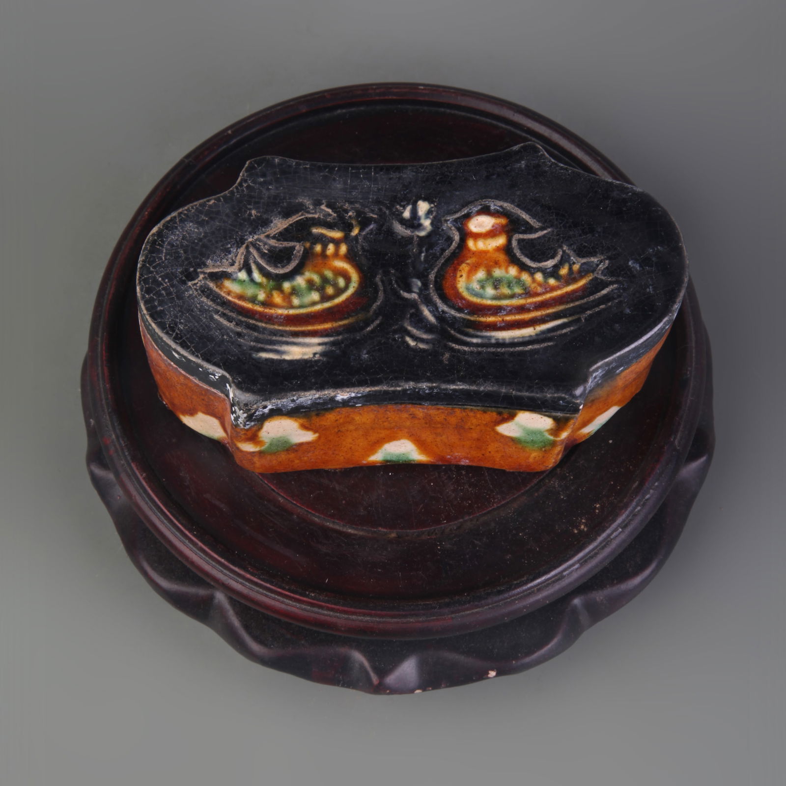 A FINE SANCAI CERAMIC PILLOW: Tang Dynasty Style; Long: 4.0 inch; Width: 2.1 inch; High: 1.3 inch