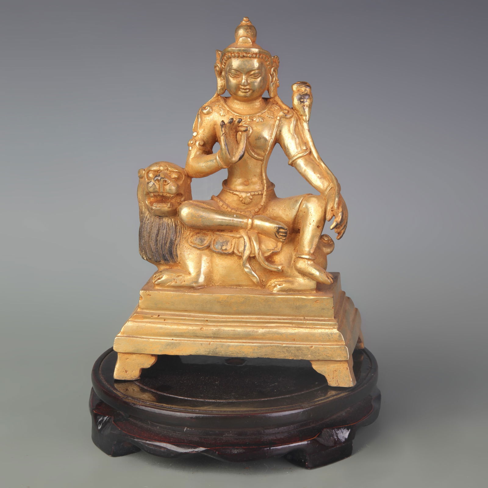 A FINE GILT BRONZE BUDDHA STATUE: Qing Dynasty; Width: 5.5 inch; High: 8.0 inch
