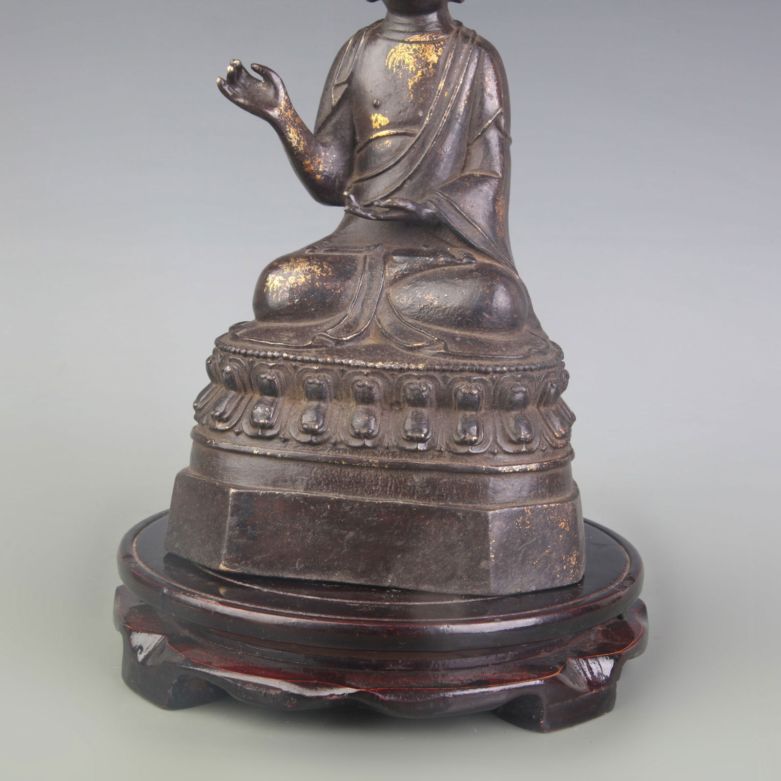 A FINE BRONZE GILT GAUTAMA BUDDHA STATUE - 3