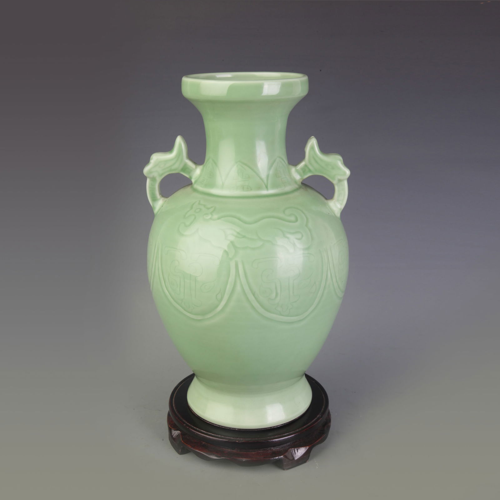 A FINE LIGHT GREEN COLOR GLAZED AUSPICIOUS BEAST INCISED PORCELAIN VASE: Qing Dynasty Yong Zheng Period; Diameter: 4.5 inch; High: 13.1 inch