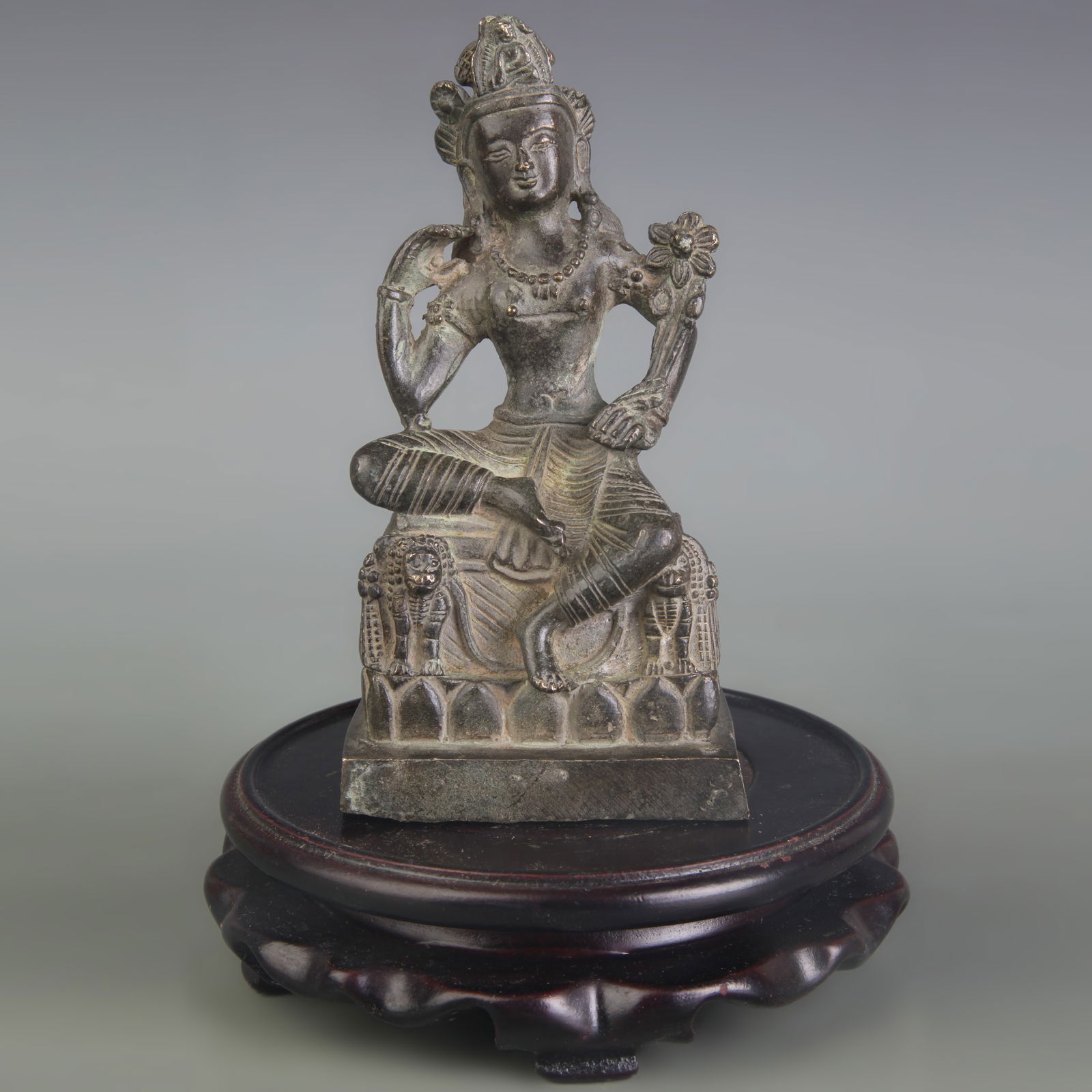 A FINE BRONZE BUDDHA FIGURE: Song Dynasty Style; ; Width: 2.8 inch; High: 5.4 inch