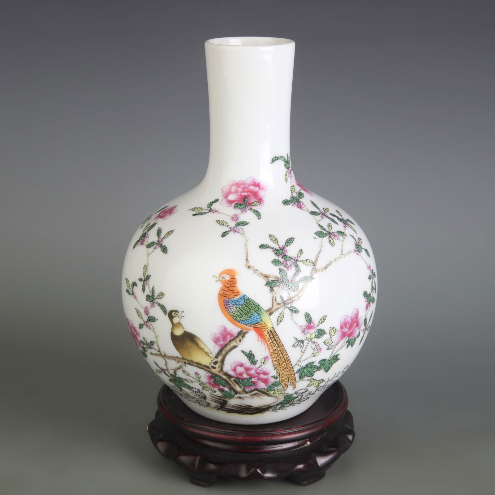 FAMILLE ROSE FLORAL AND BIRD PATTERN GLOBULAR STYLE PORCELAIN VASE: Qing Dynasty Qian Long Period; Diameter: 2.0 inch; High: 8.7 inch