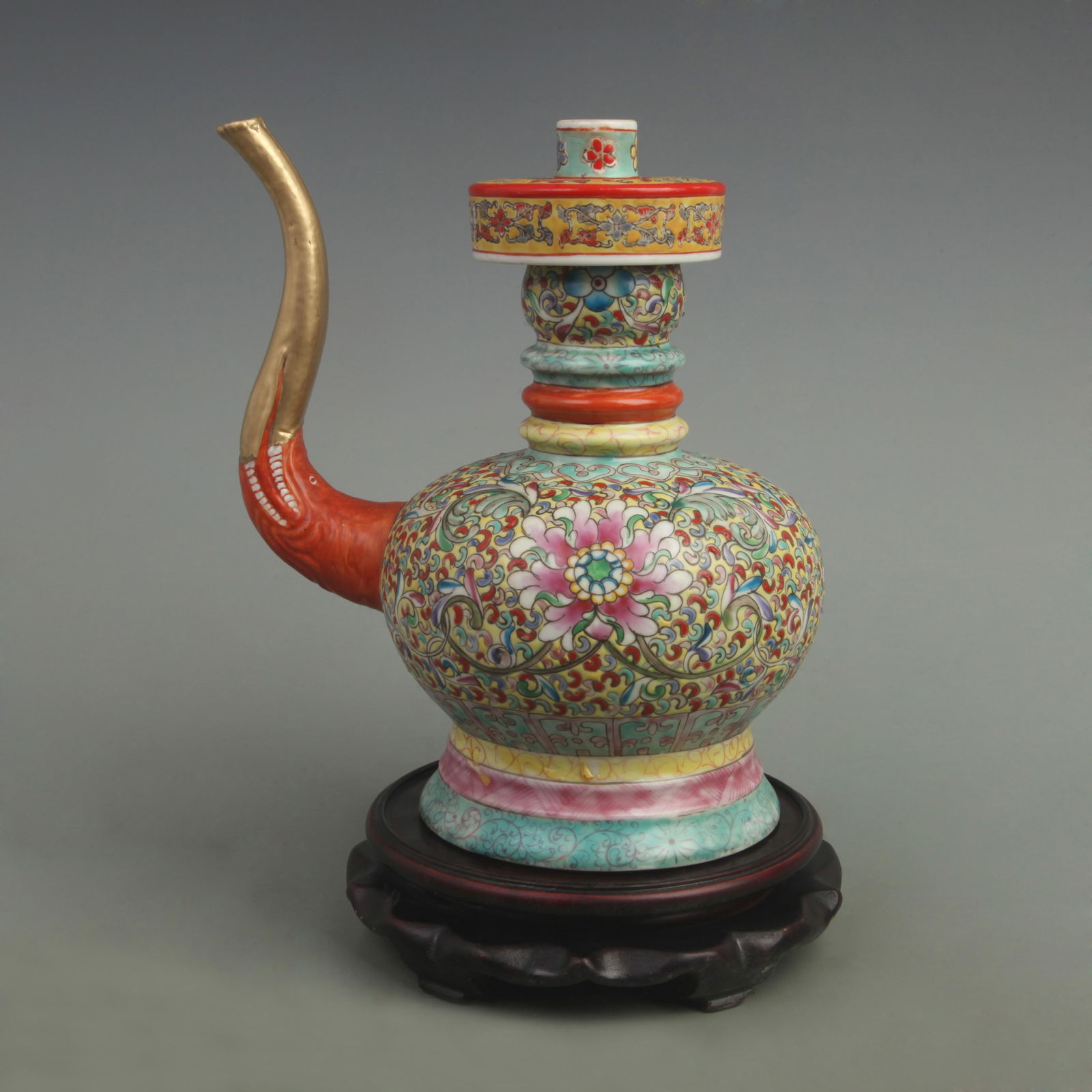 RARE FAMILLE ROSE FLOWER PATTERN PORCELAIN BENBA POT: Qing Dynasty Qian Long Period; High: 10 inch; Width: 9.5 inch;