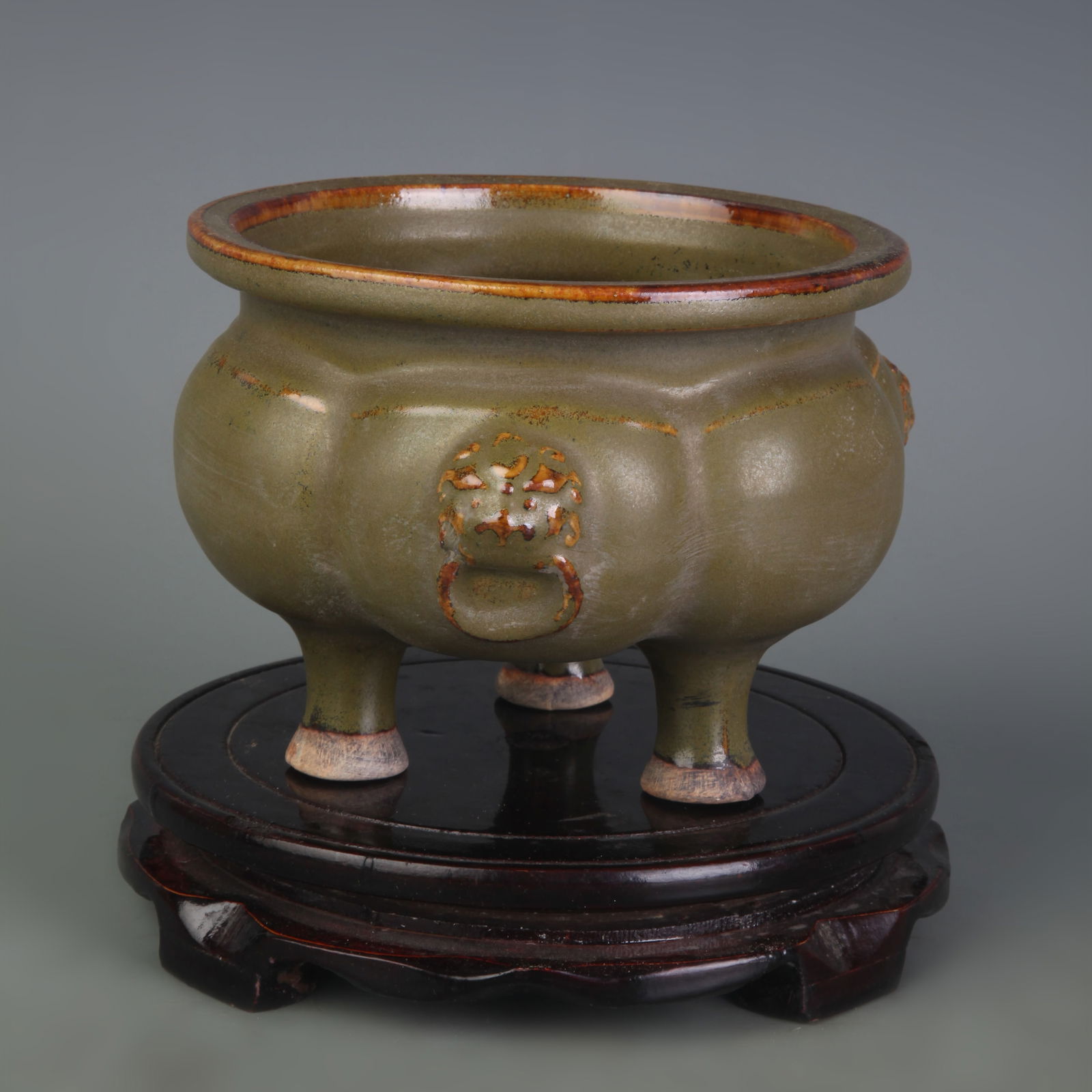 YELLOW GLAZED TRIPOD CENSER WITH THREE BEAST FOOT: Qing Dynasty; High: 4.5 inch; Diameter: 5.8 inch