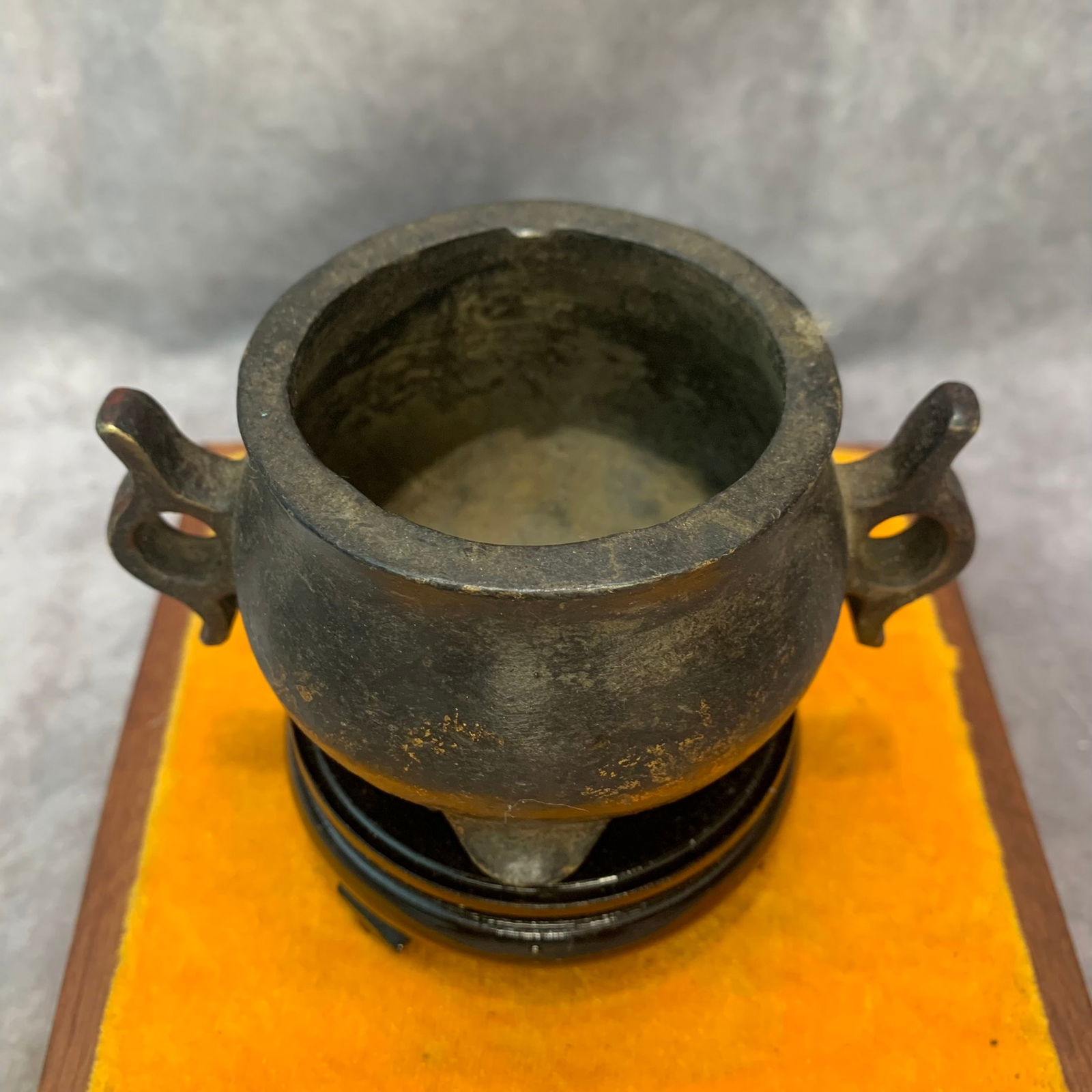 A FINE ROUND FISH EAR PATTERN BRONZE CENSER - 3