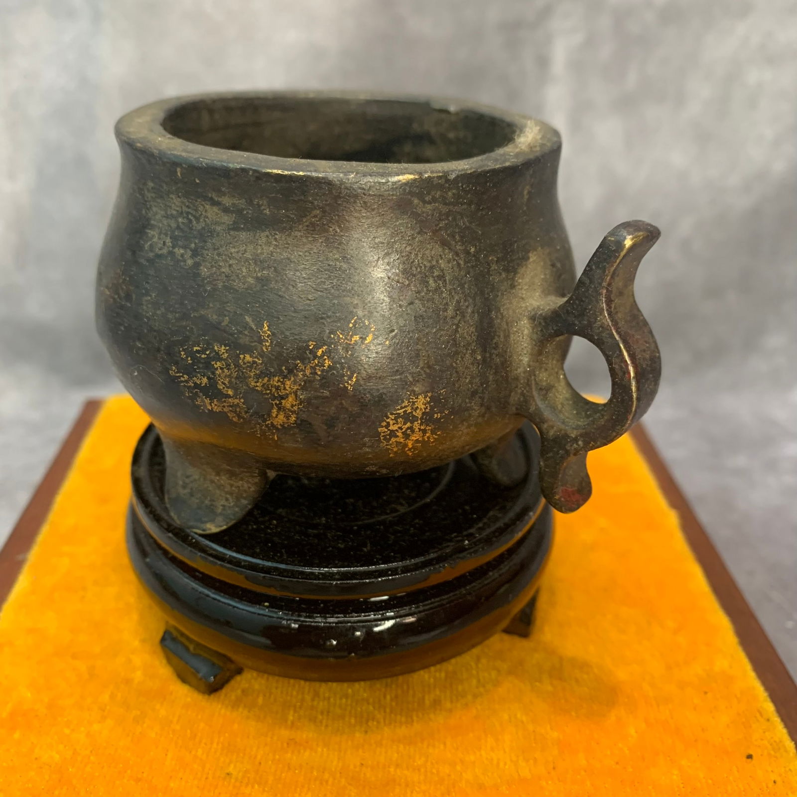 A FINE ROUND FISH EAR PATTERN BRONZE CENSER - 4