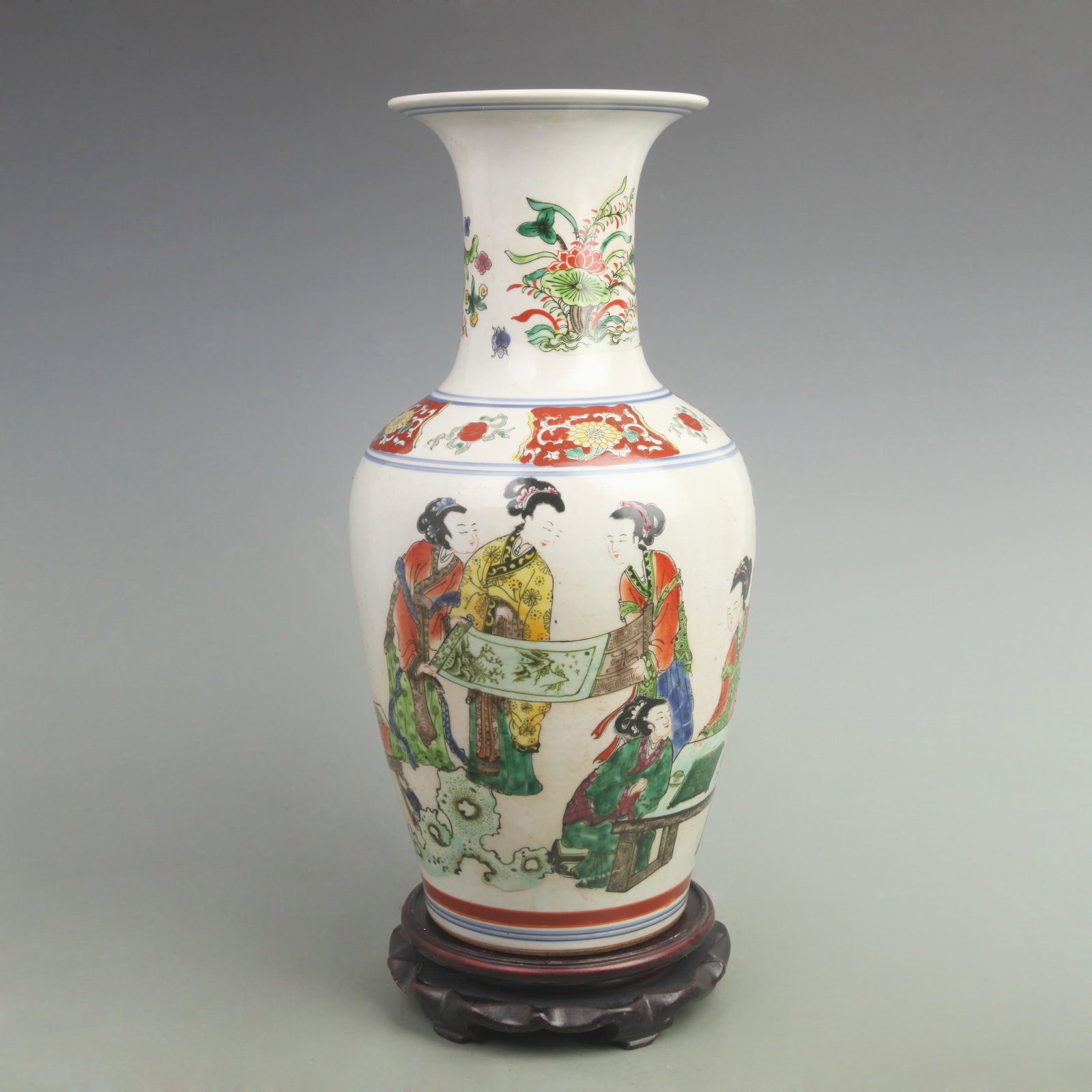 A FINE FAMILLE ROSE FEMALE FIGURINE PORCELAIN VASE: Qing Dynasty Kangxi Period; High: 16.5 inch; High: 8.5 inch;