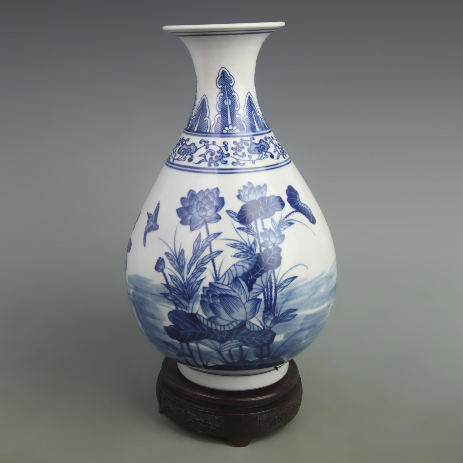 BLUE AND WHITE LOTUS FLOWER PATTERN YU HU CHUN BOTTLE: Qing Dynasty Yong Zheng Period, High: 12.8 inch; Width: 8.5 inch;