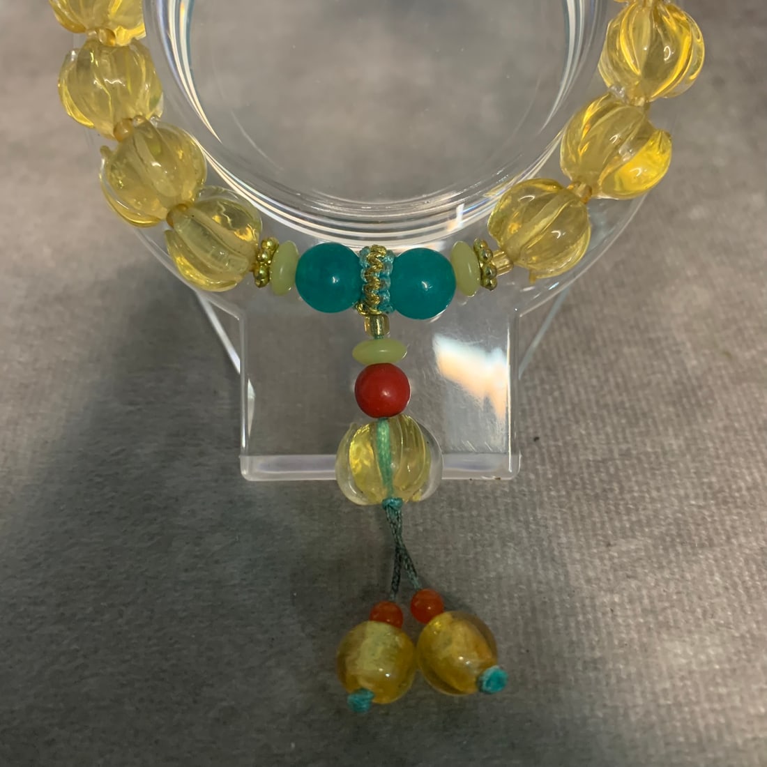 A FINE YELLOW GALSS MADE BRACELECT - 2