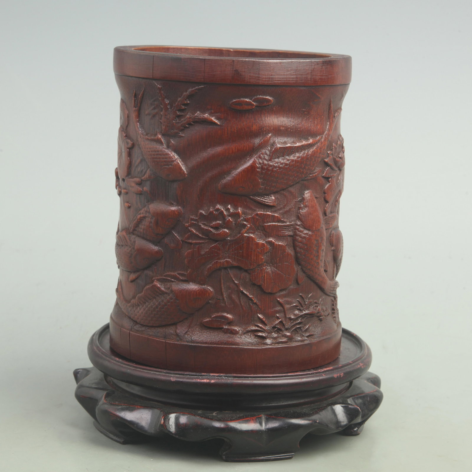 FINELY CARVED HUANGYANG WOOD PEN HOLDER: Qing Dynasty, High: 6.5 inch; Diameter: 5.1 inch;