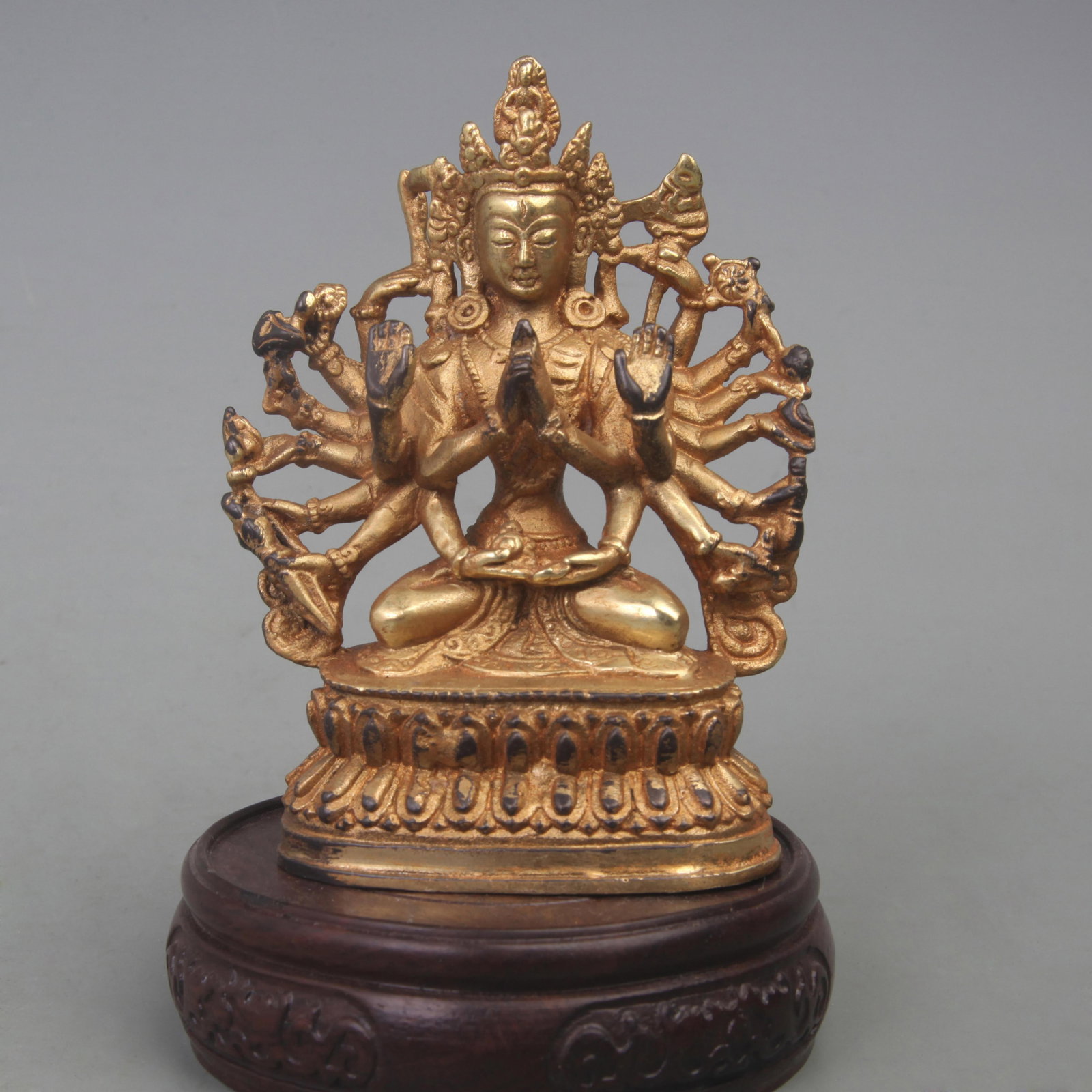 A FINE BRONZE MADE CUNDI BUDDHA STATUE: Ming Dynasty Style; Diameter: 3.5 inch; High: 4.8 inch;