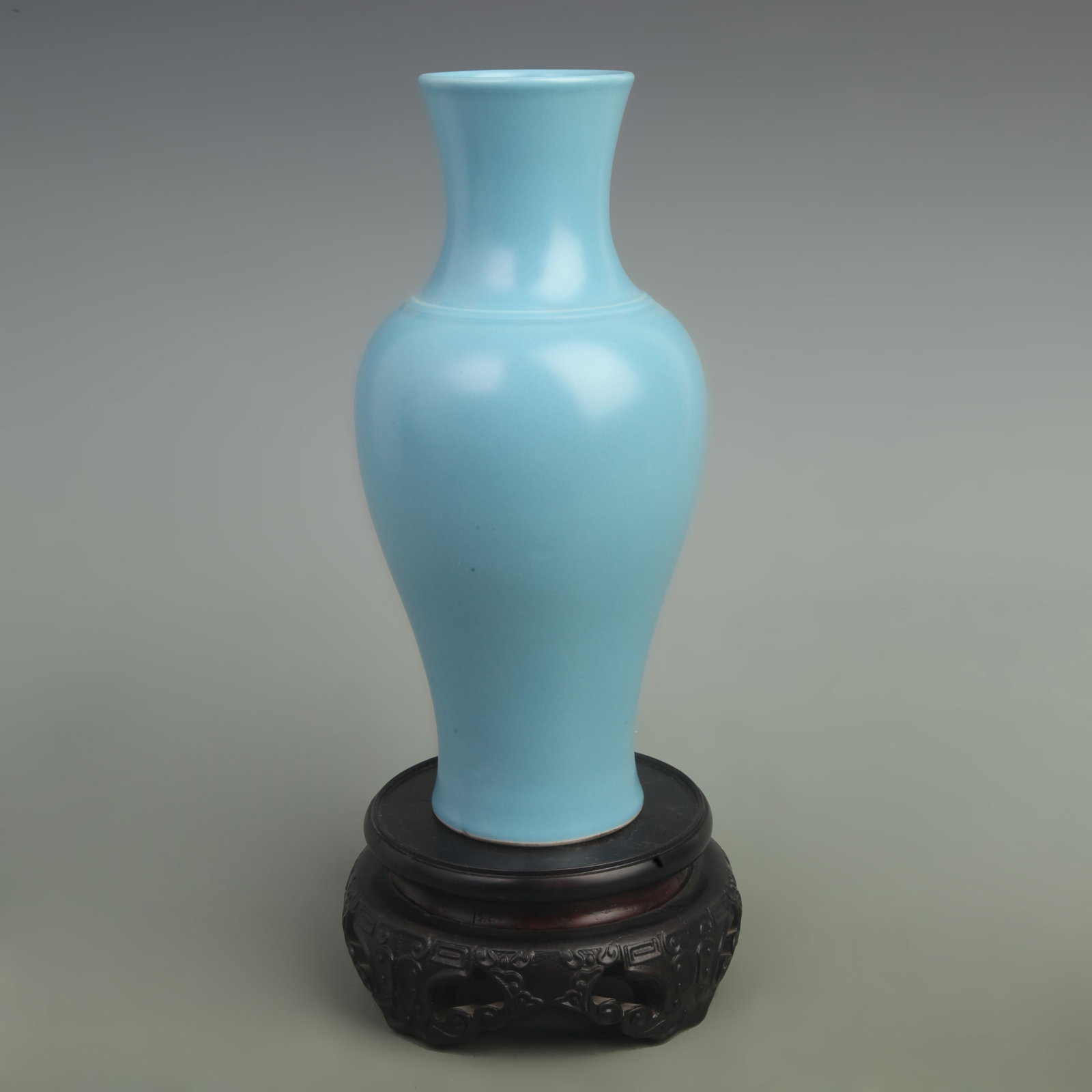 LIGHT BLUE COLOR GLAZED GUAN YIN STYLE PORCELAIN VASE: Qing Dynasty Yong Zheng Period; High: 10.8 inch?Width: 5.5 inch