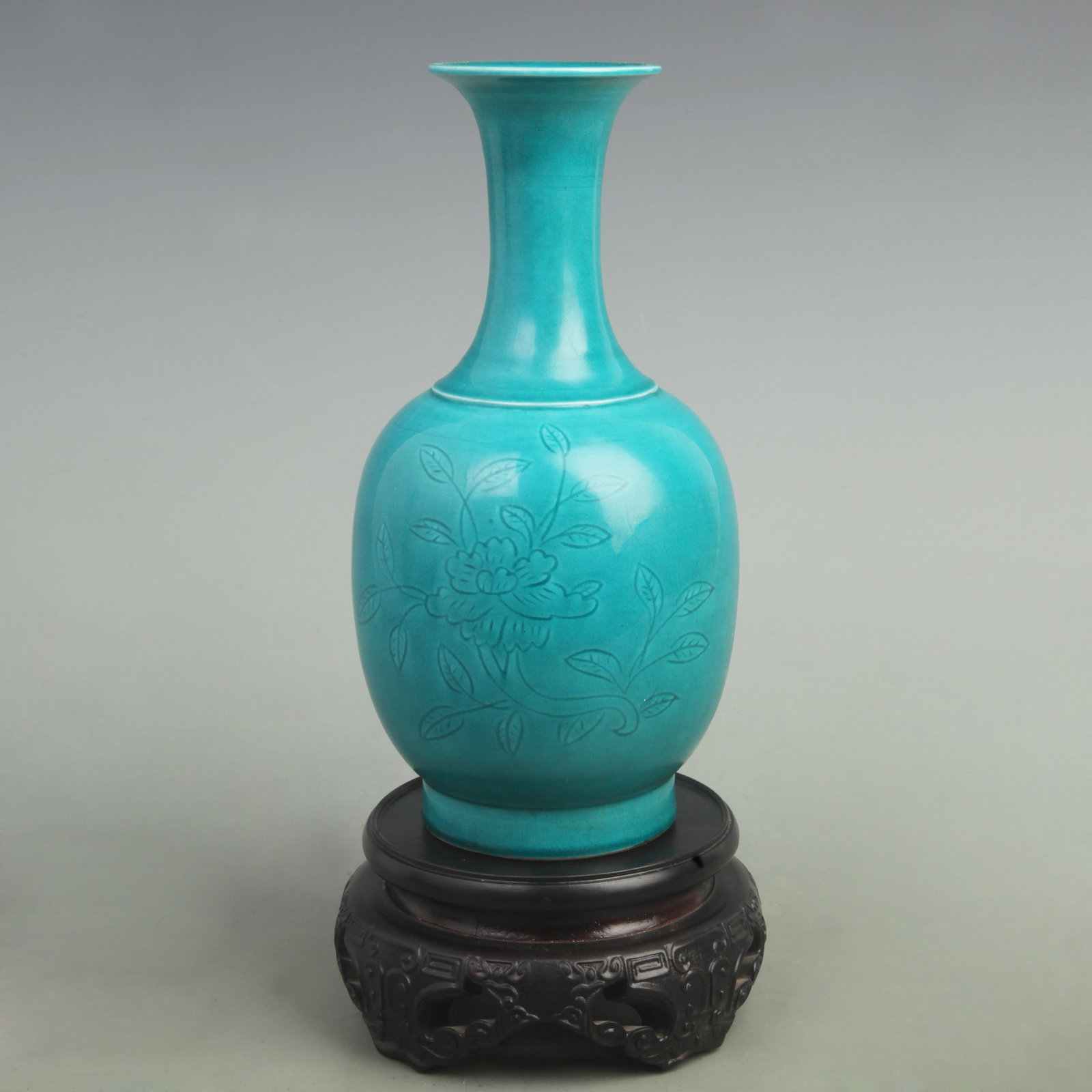 GREEN GROUND PORCELAIN FLORAL PATTERN PORCELAIN VASE (1 of 5)