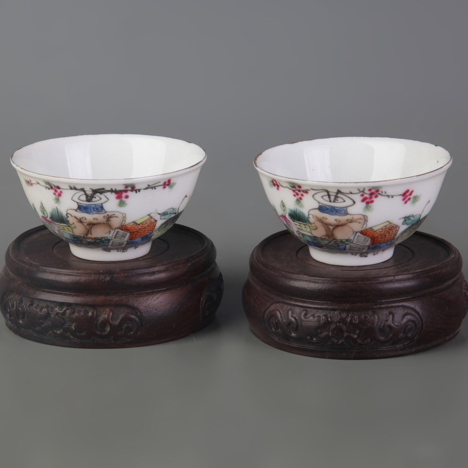 PAIR OF FAMILLE ROSE FRUIT-PATTERNED SMALL BOWLS (1 of 6)