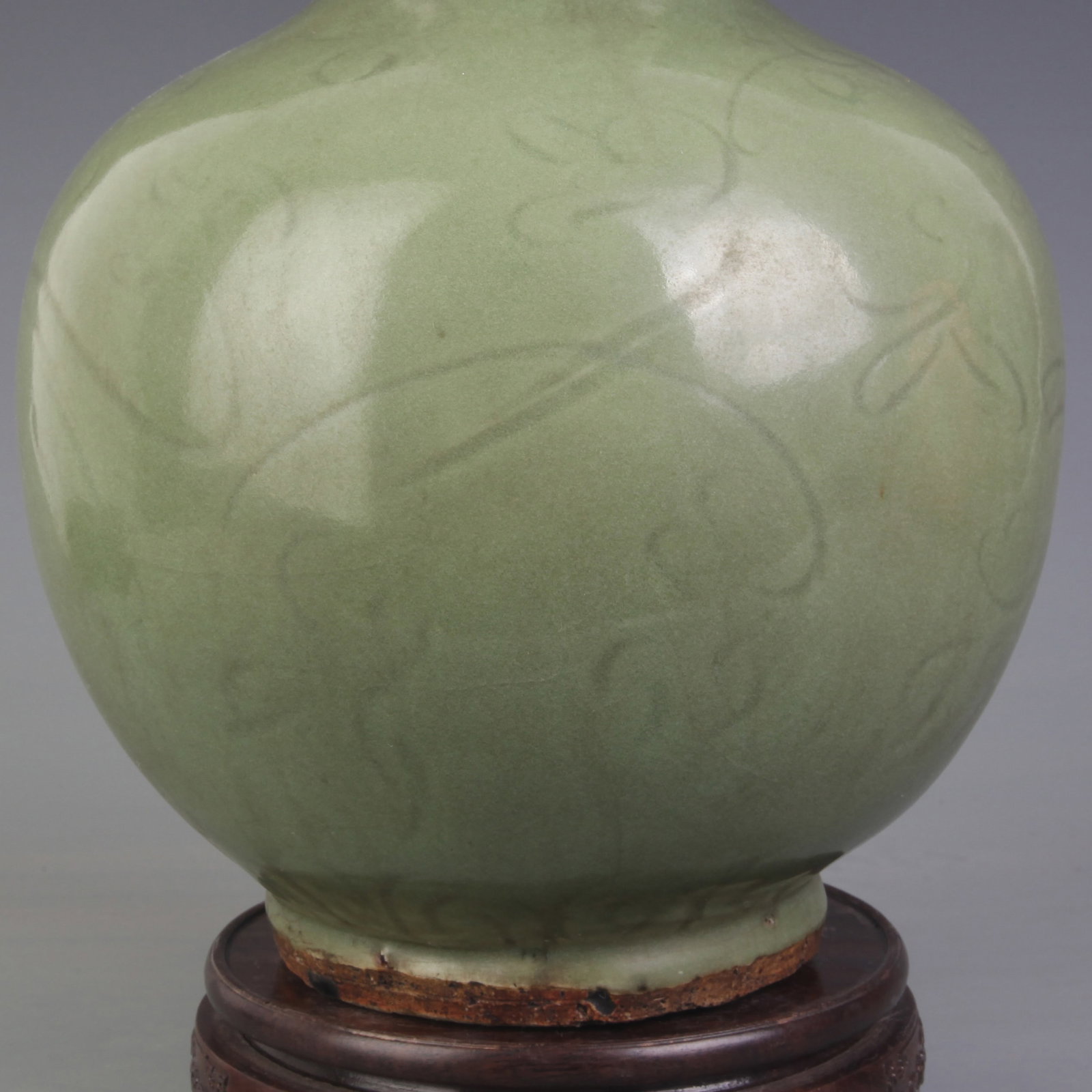 LONGQUAN CELESTIAL VASE WITH CARVED FLORAL PATTERNS - 3