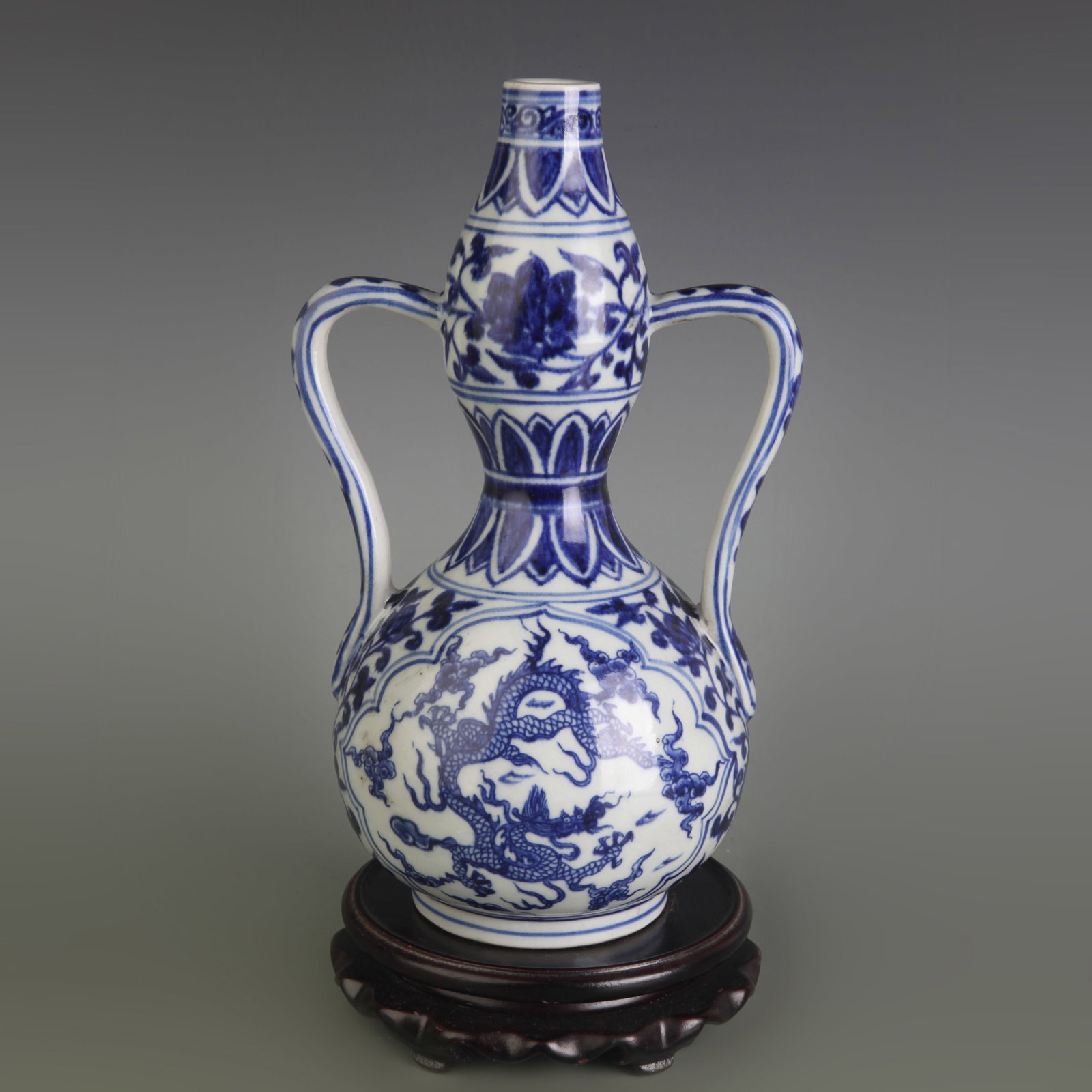 A FINE FAMILLE ROSE FLORAL PATTERN WALL HANGING VASE: Republic Period; Long: 8.2 inch Width: 3.6 inch High: 1.5 inch