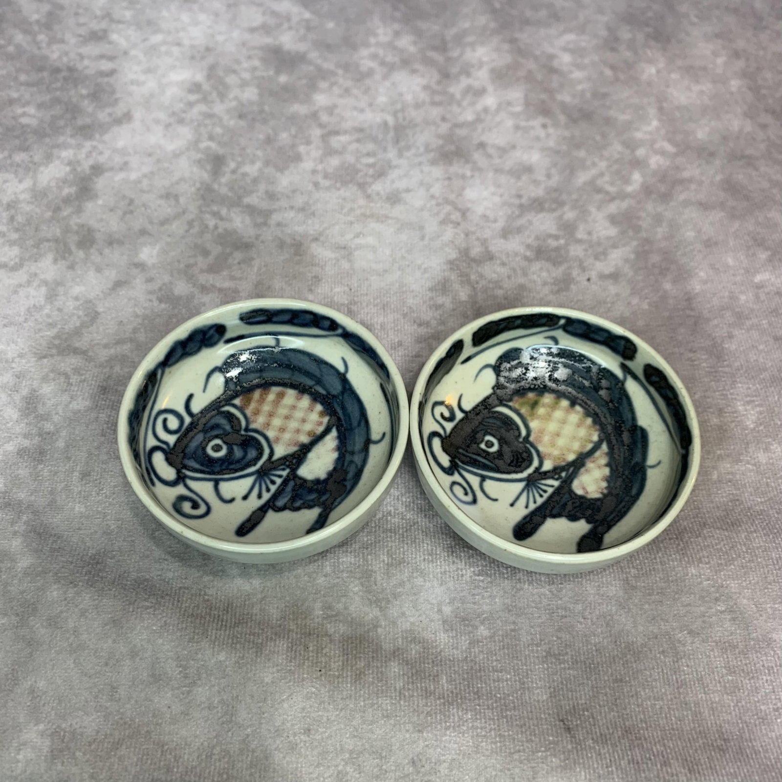 PAIR OF BLUE AND WHITE SMALL PLATE: Modern, High:1.0 inch; Diameter: 3.0 inch