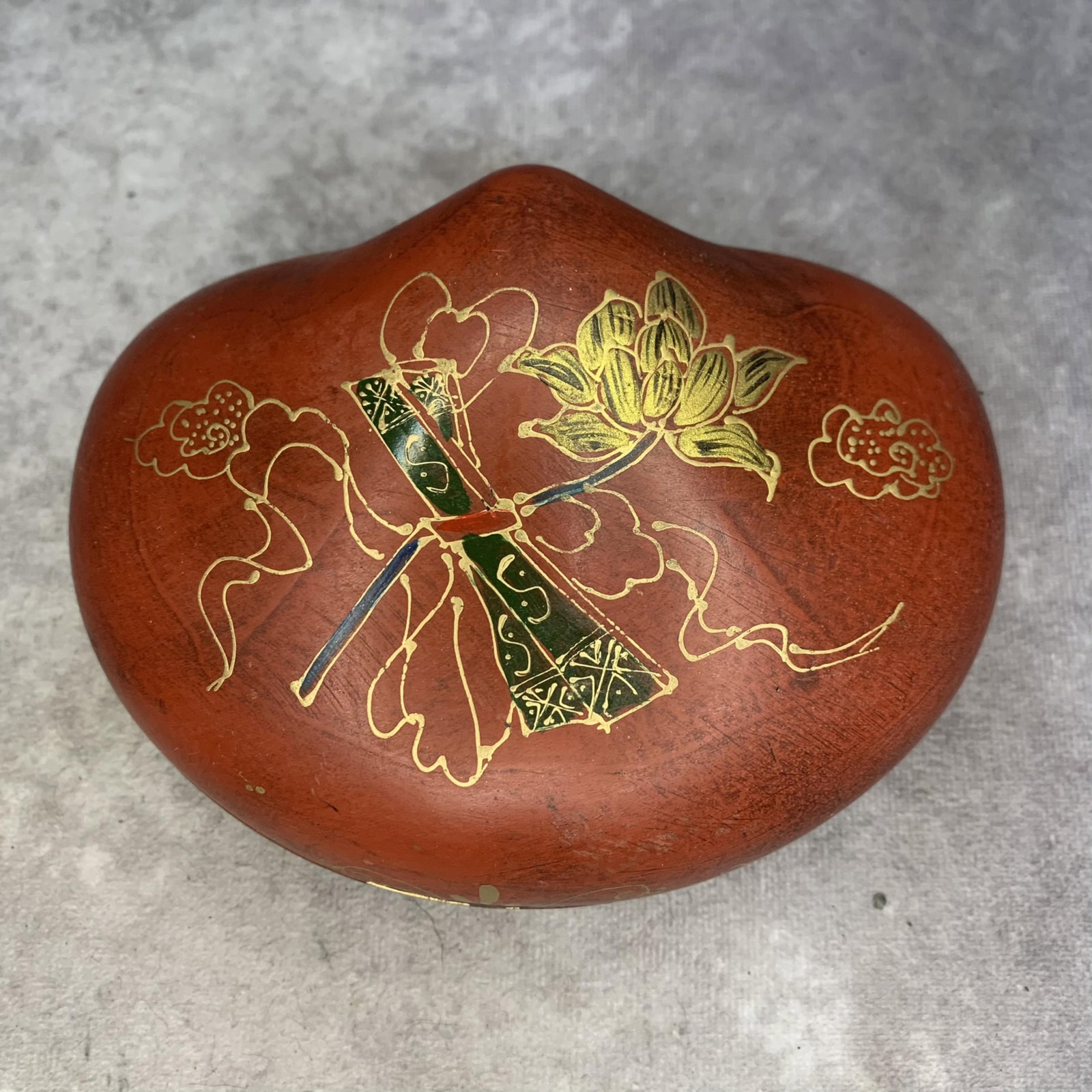 A FINE CARVED STONE INK WITH WOODEN BOX: Republic Period; High: 4.1 inch; Width: 3.0 inch; Long: 5.9 inch;