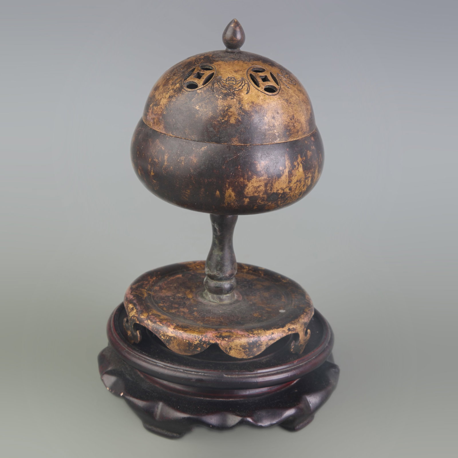 A FINE BRONZE BO SHAN STYLE INCENSE BURNER (1 of 5)