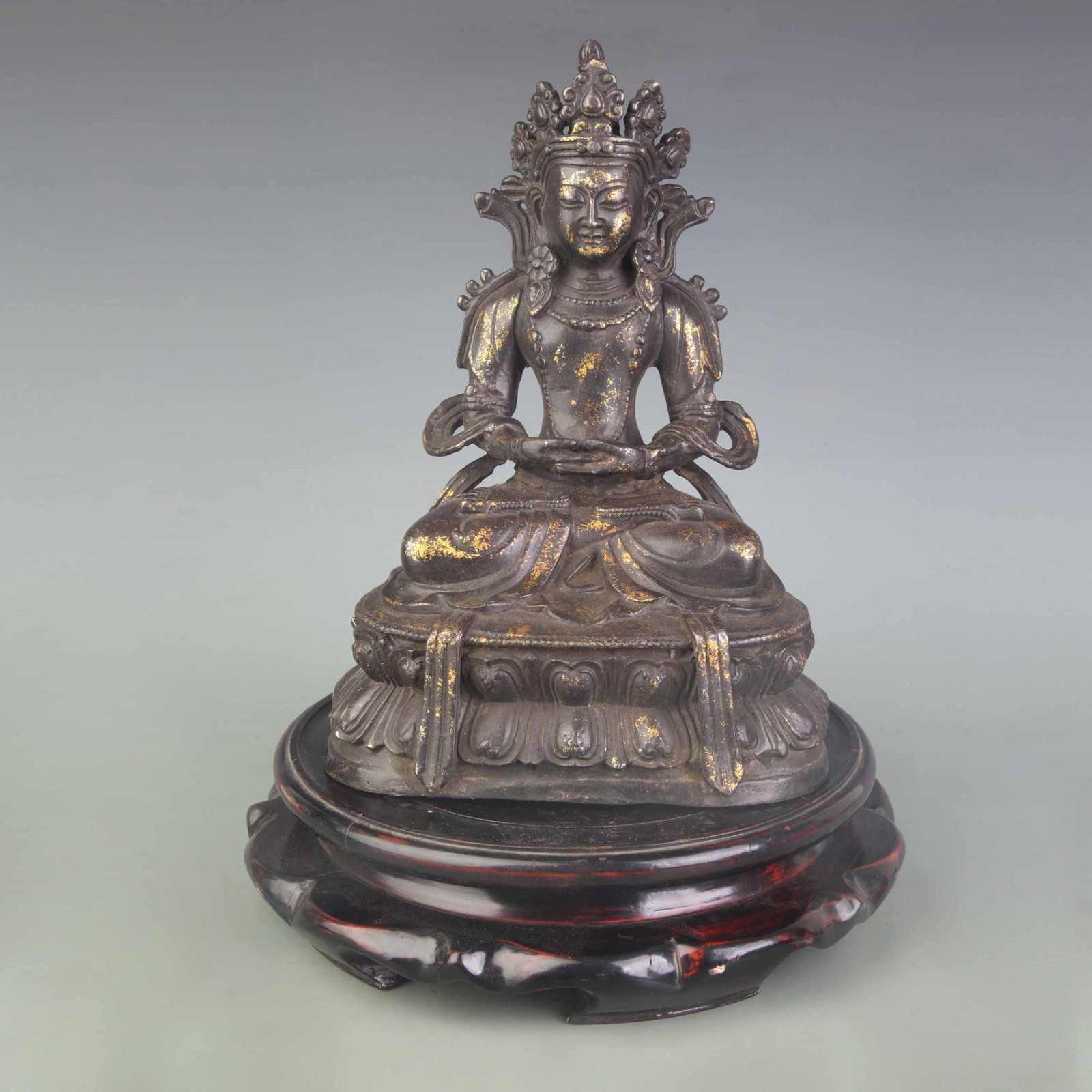 A FINE BRONZE STATUE OF THE GODDESS TARA (1 of 5)