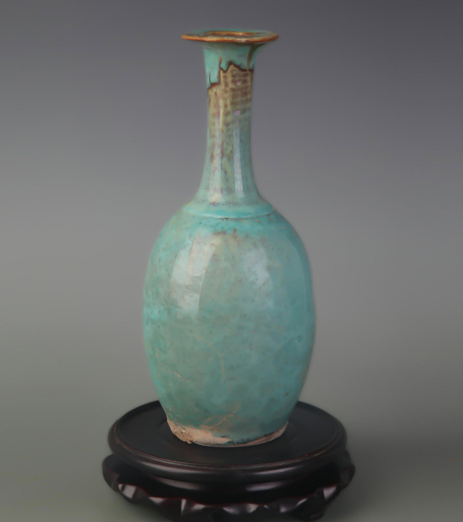 A FINE JUN GLAZE LONG NECK PORCELAIN VASE (1 of 5)