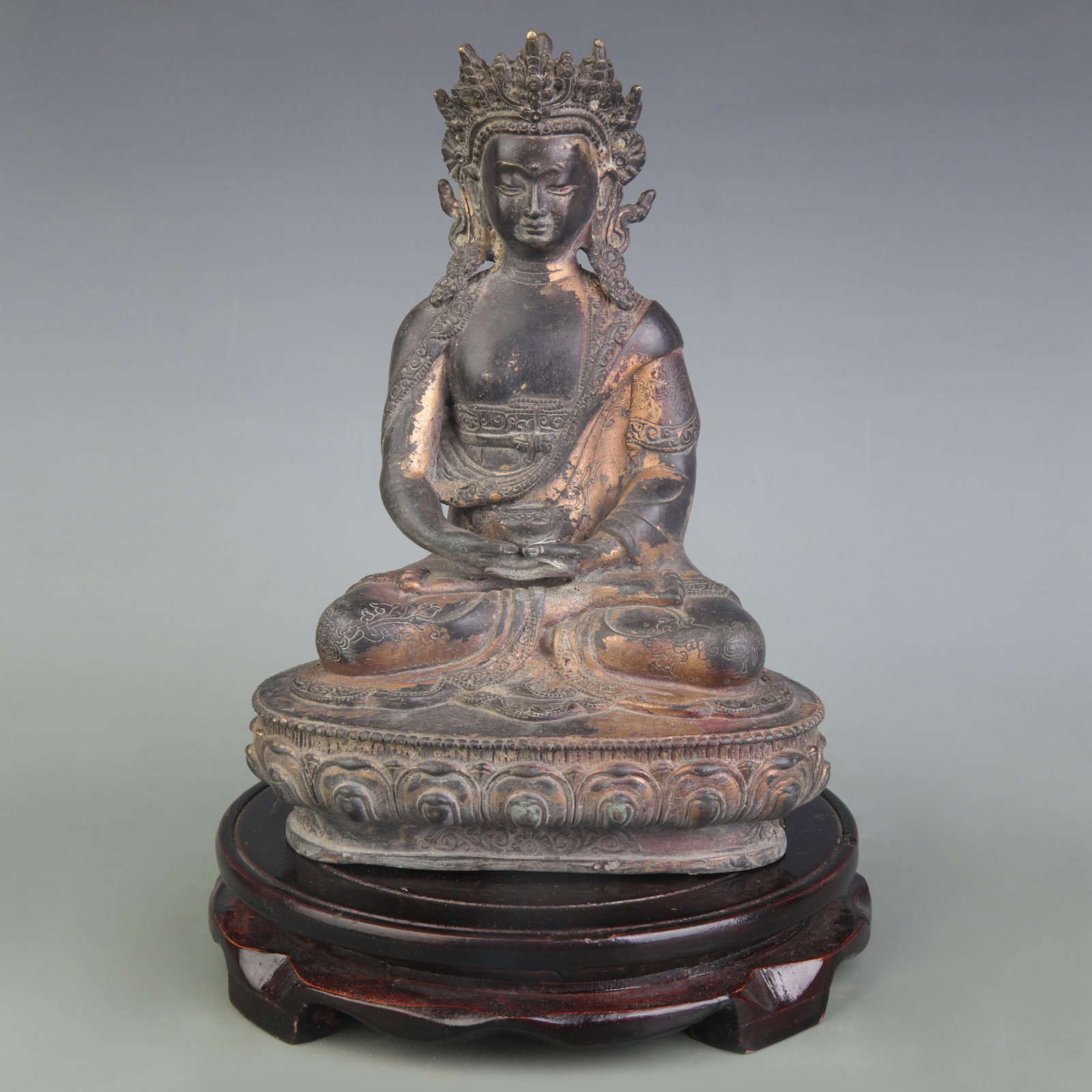 A FINE BRONZE BODHISATTVA STATUE (1 of 5)